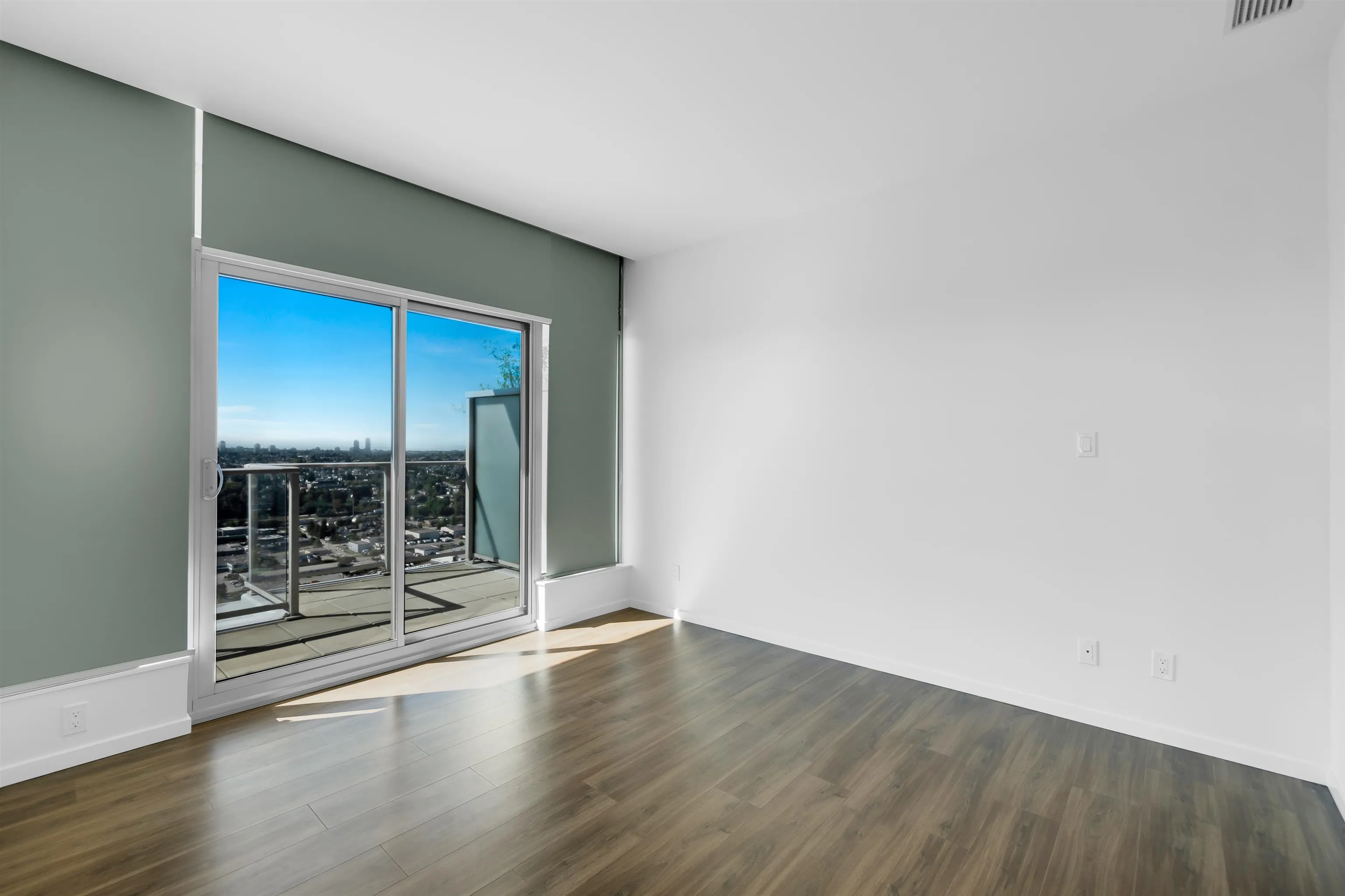 4402 1888 Gilmore Avenue