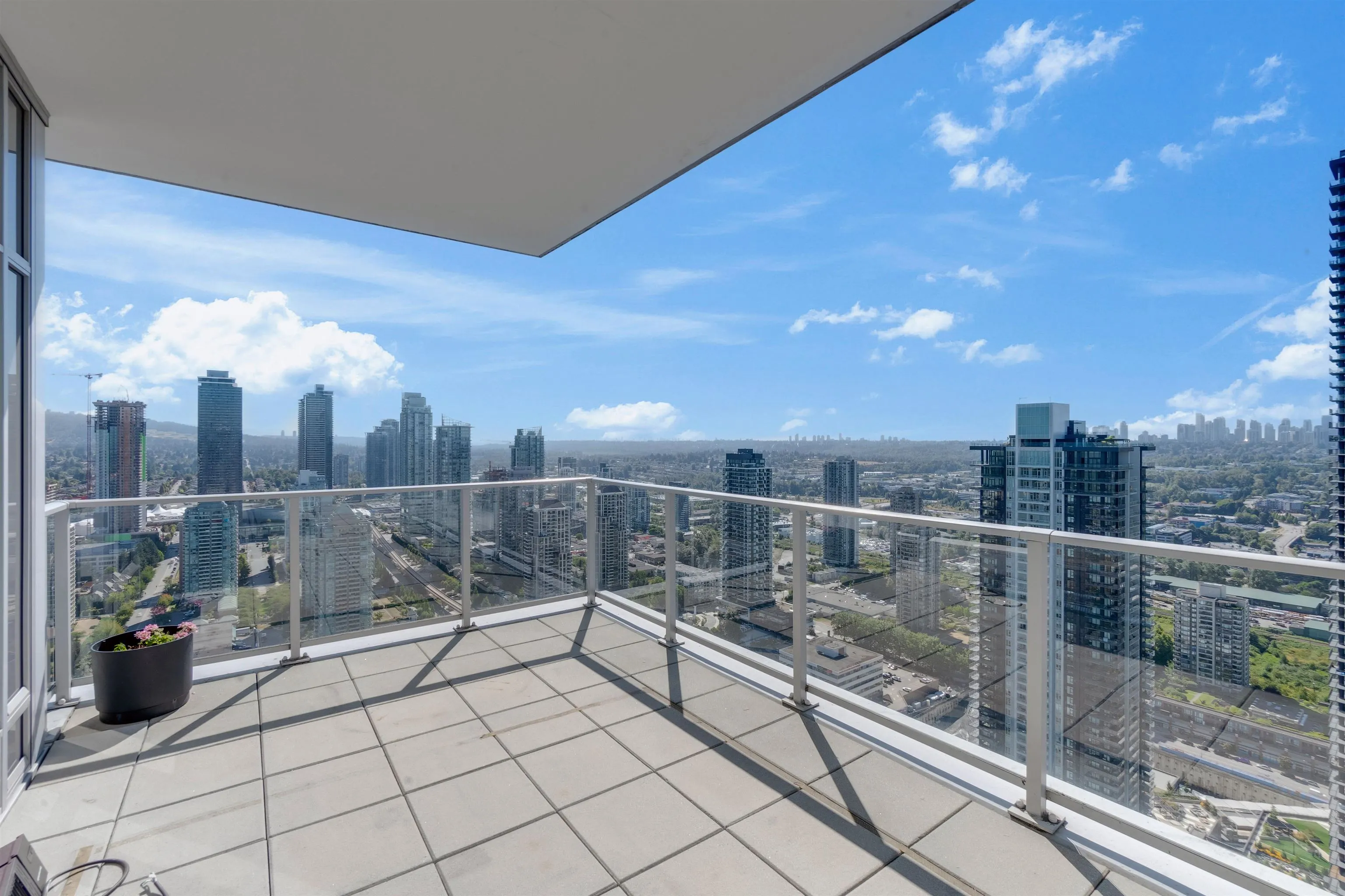 4402 1888 Gilmore Avenue