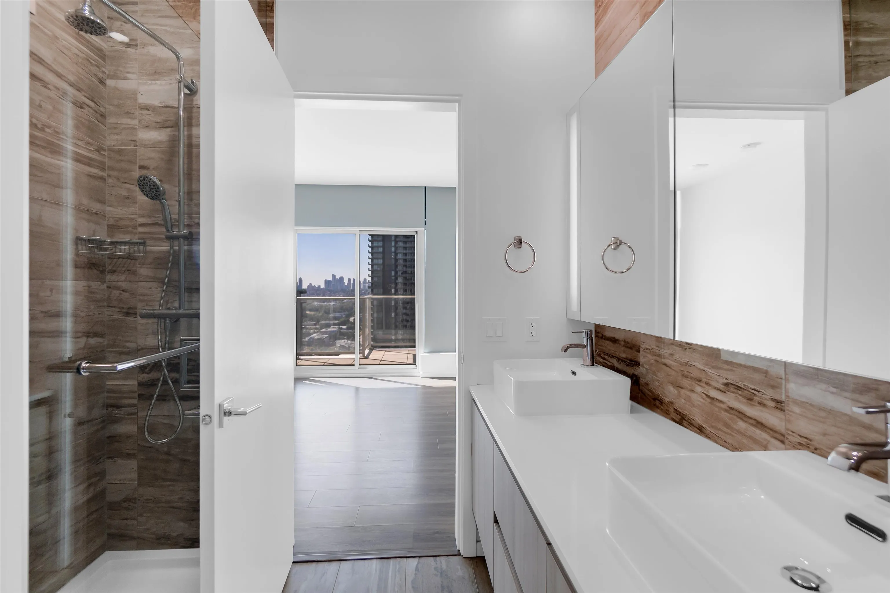 4402 1888 Gilmore Avenue