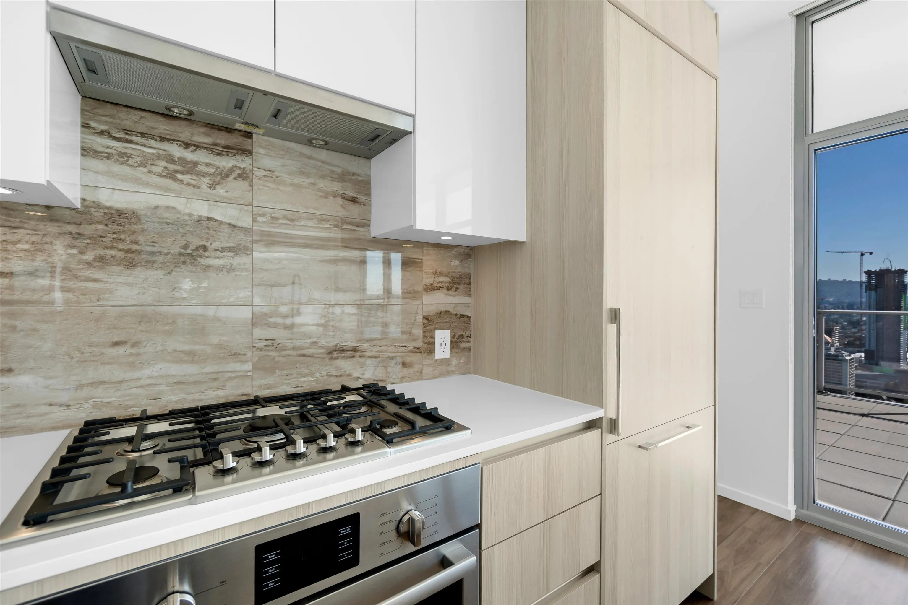 4402 1888 Gilmore Avenue