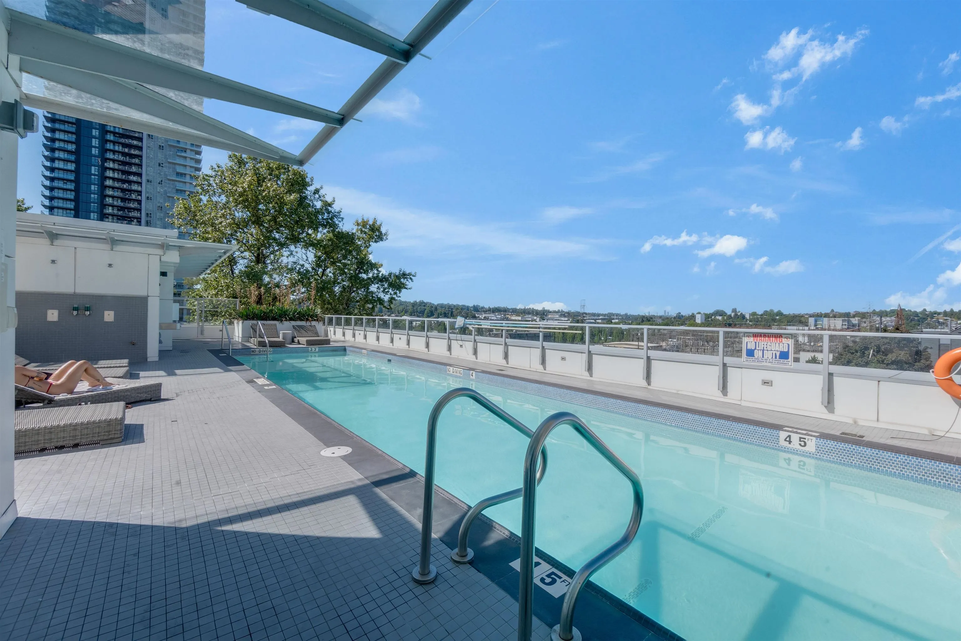 4402 1888 Gilmore Avenue