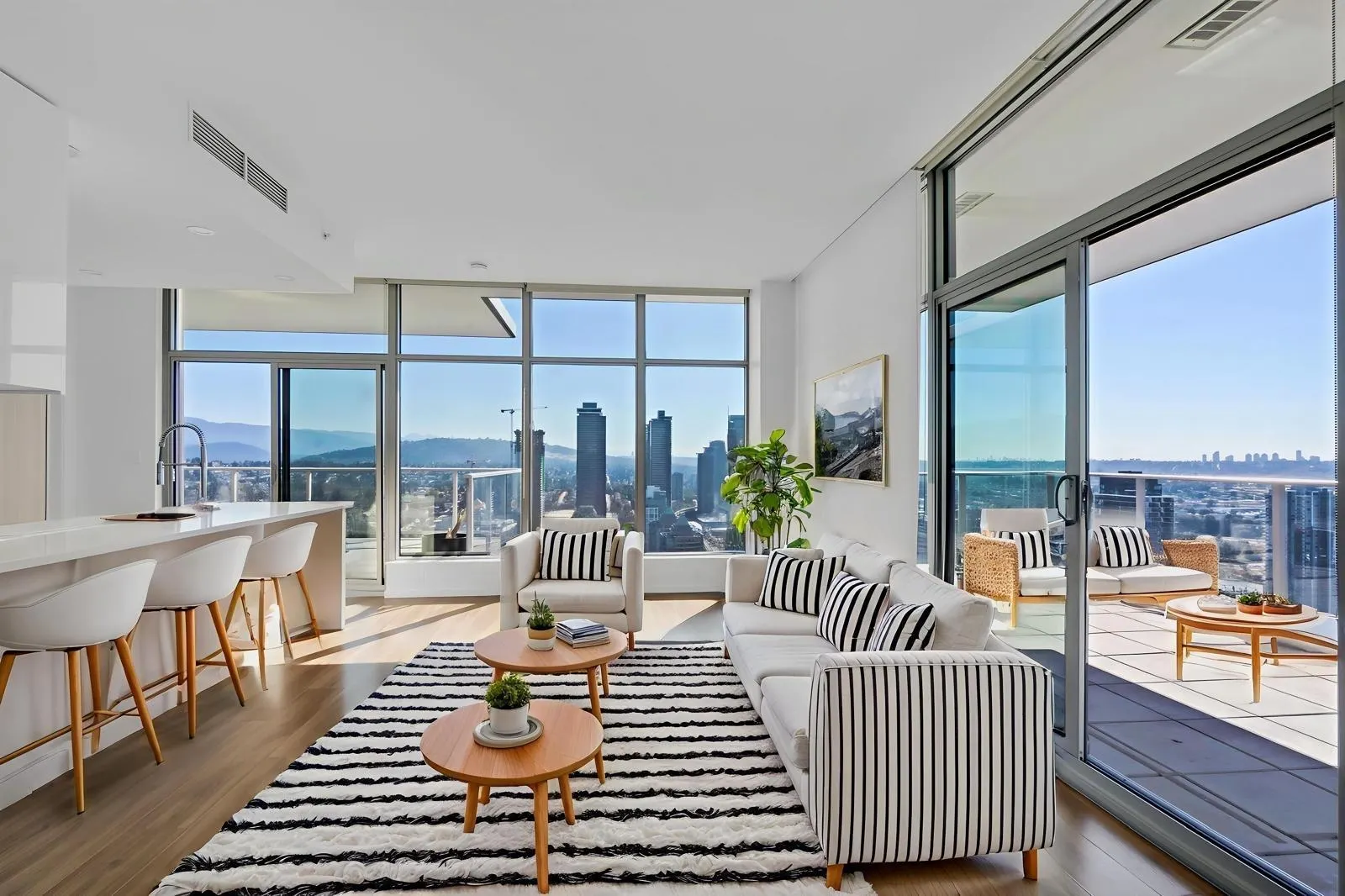 4402 1888 Gilmore Avenue