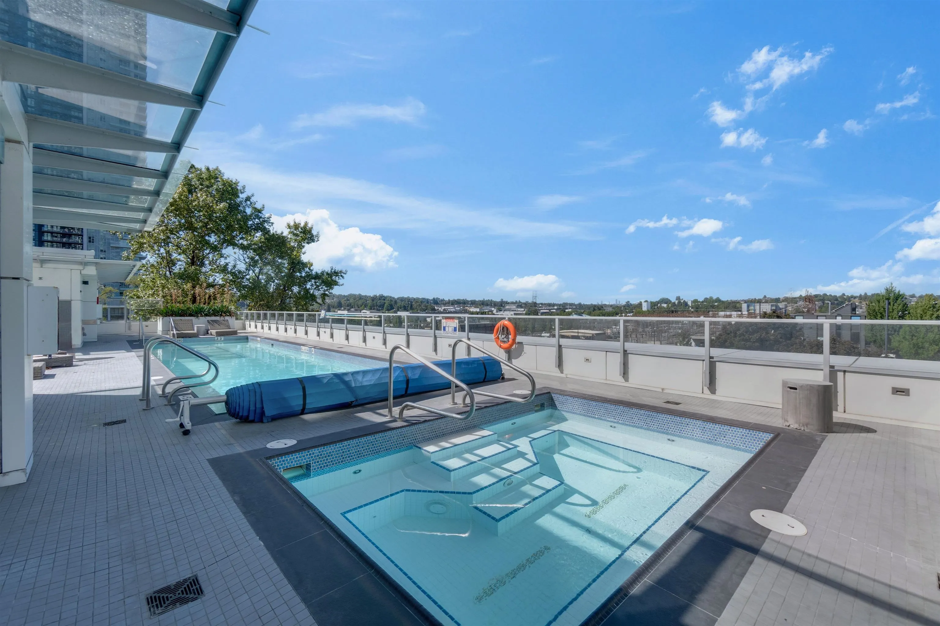 4402 1888 Gilmore Avenue