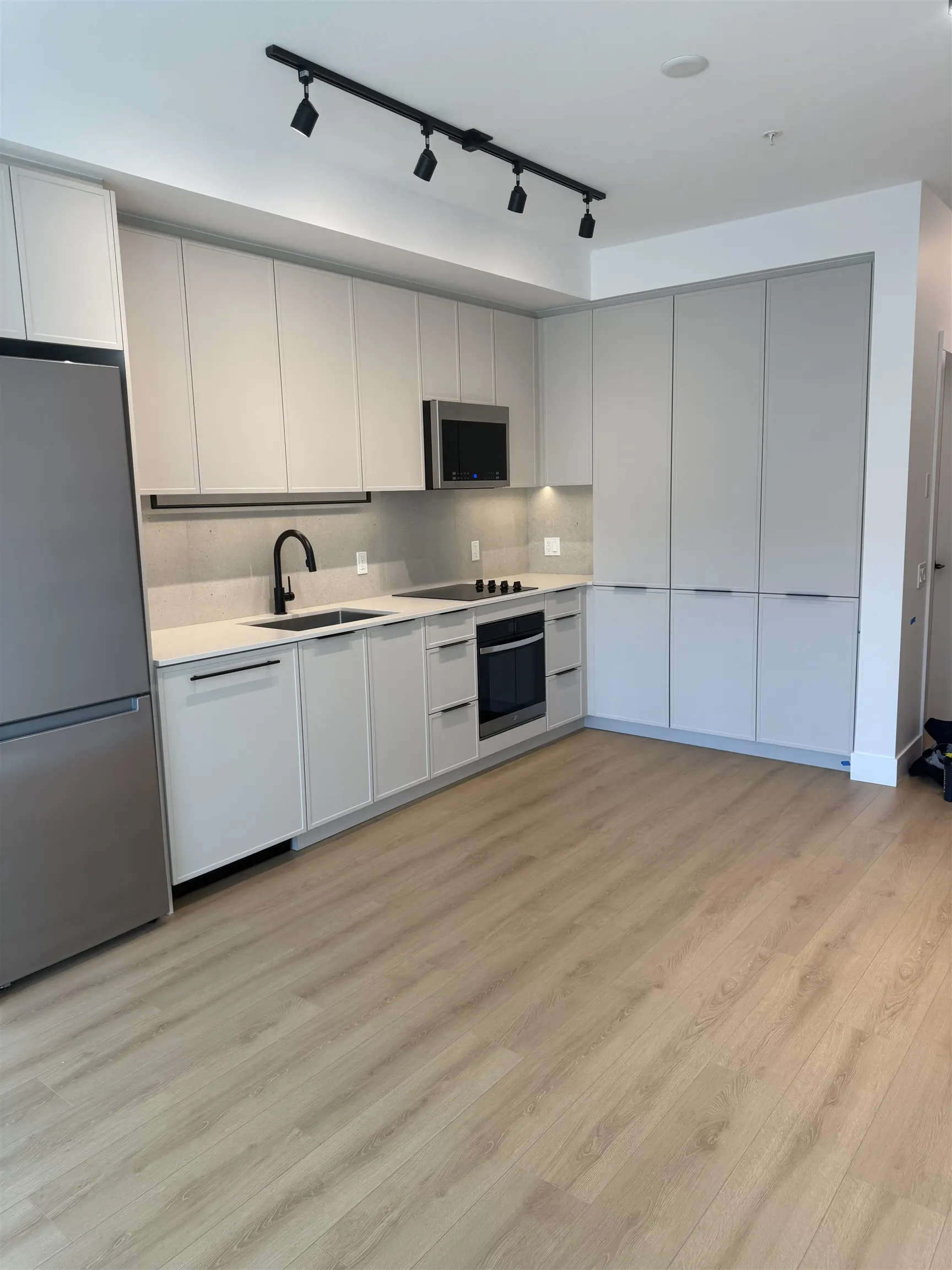 404 3075 Murray Street