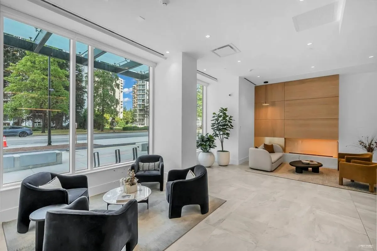 2210 6468 Willingdon Avenue