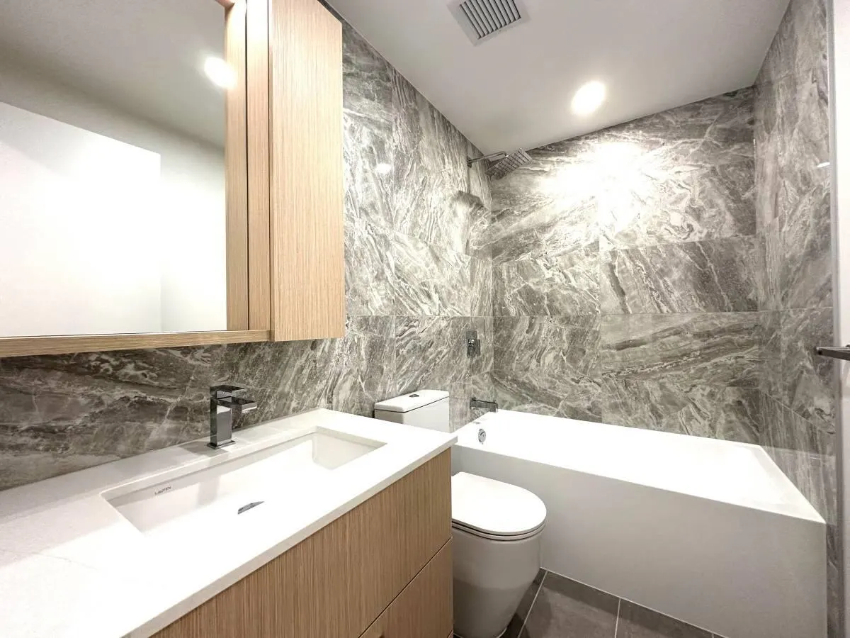 2210 6468 Willingdon Avenue