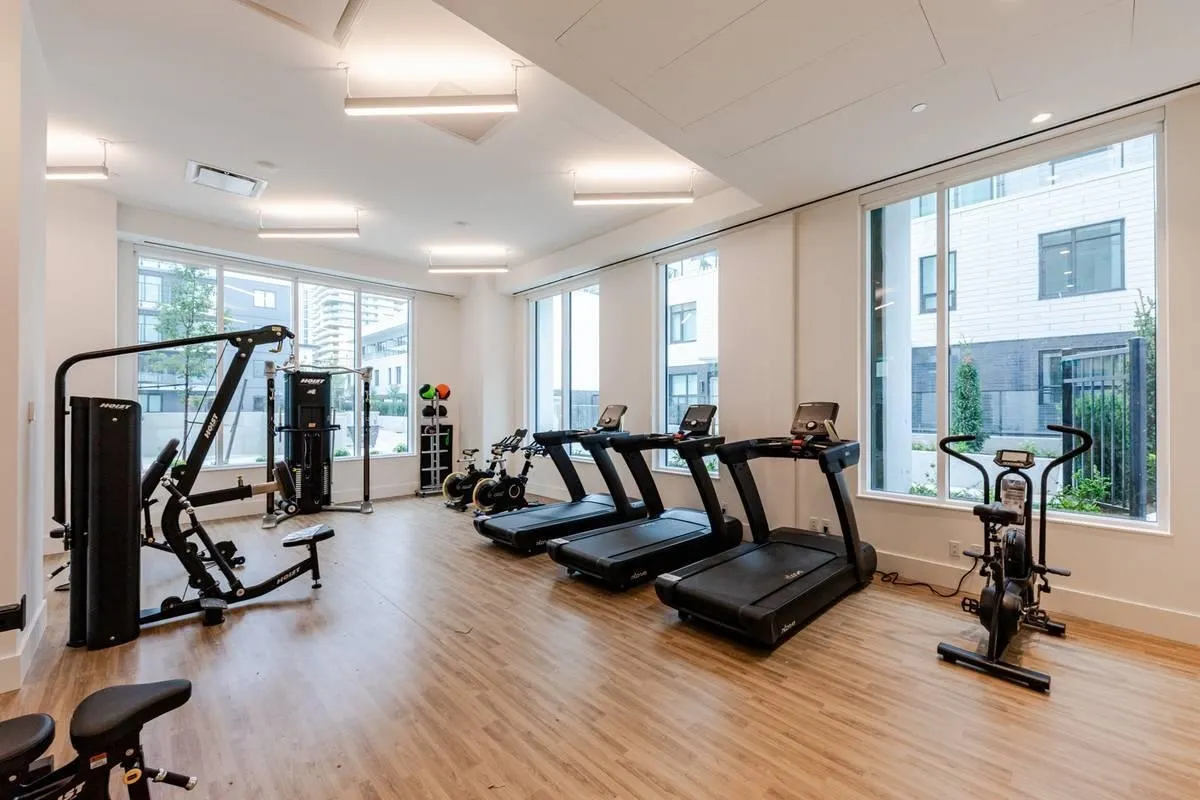 2210 6468 Willingdon Avenue