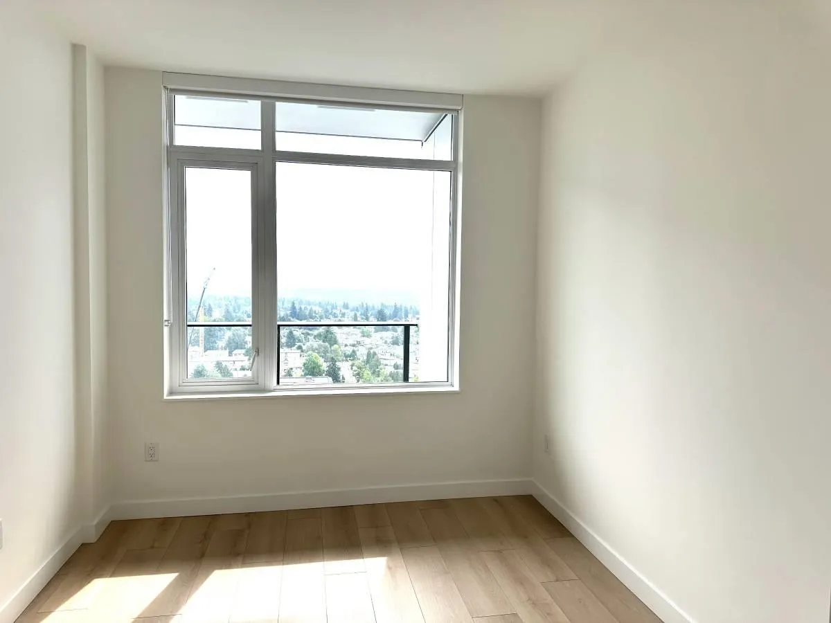 2210 6468 Willingdon Avenue