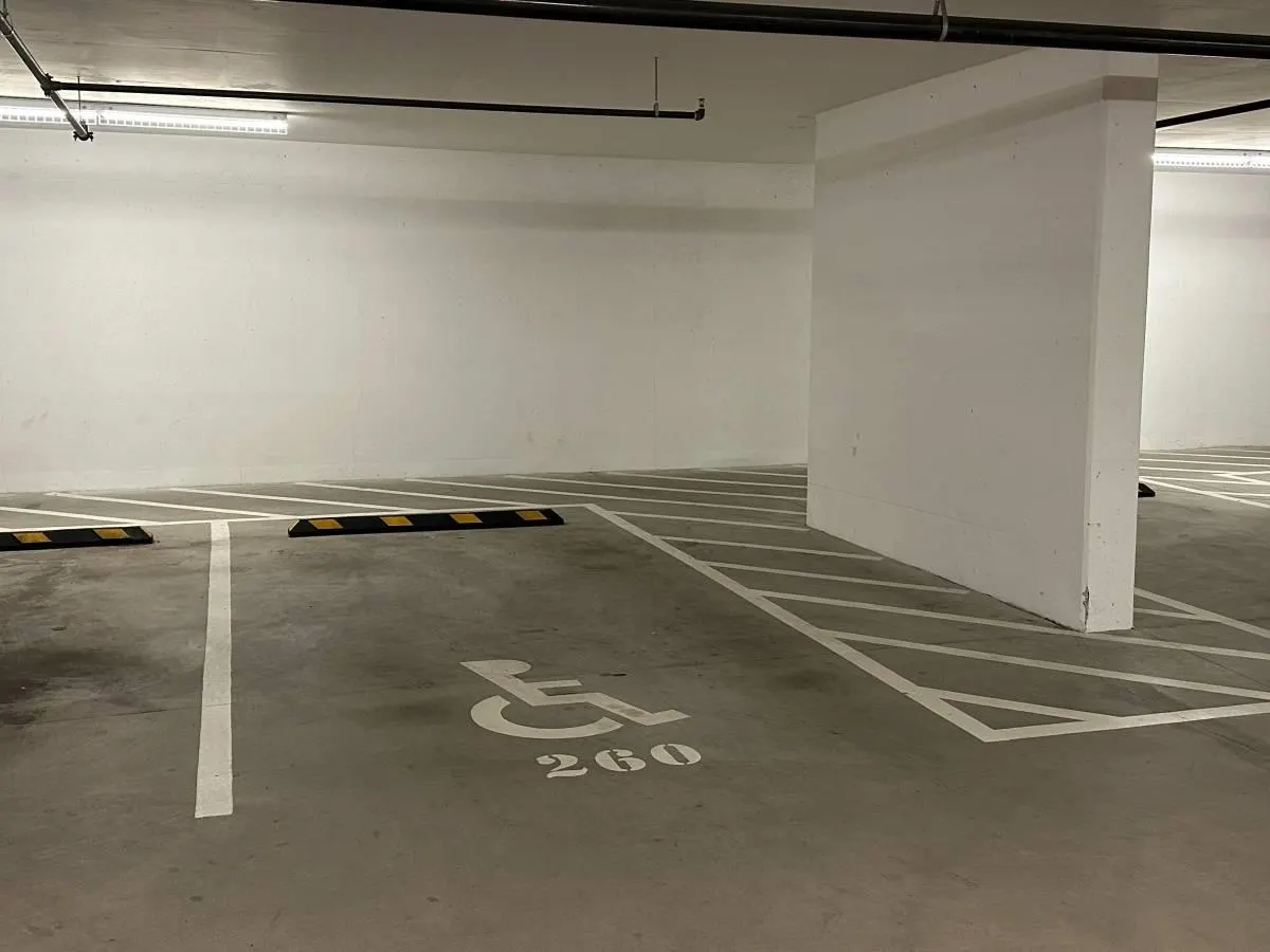 2210 6468 Willingdon Avenue