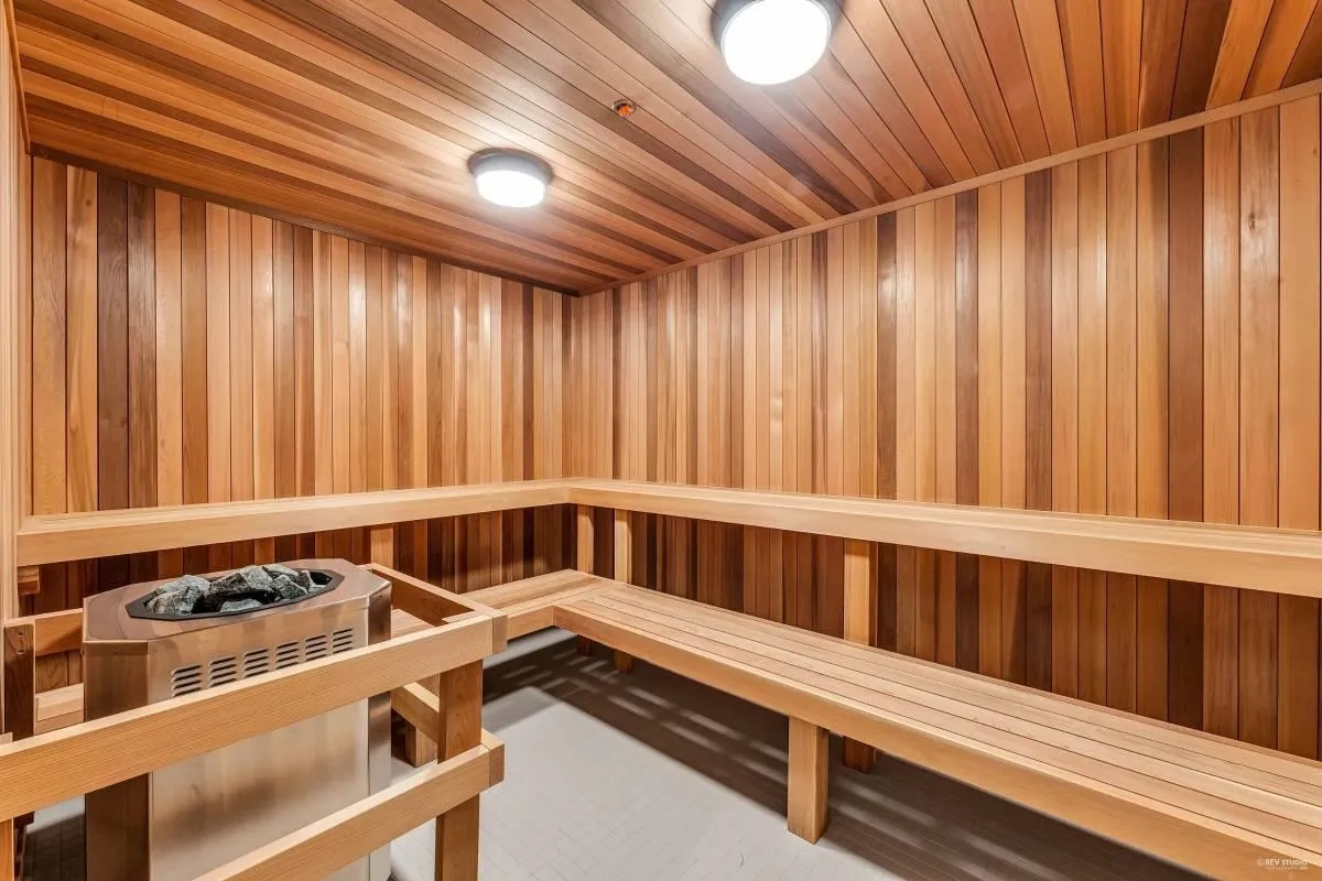 2210 6468 Willingdon Avenue