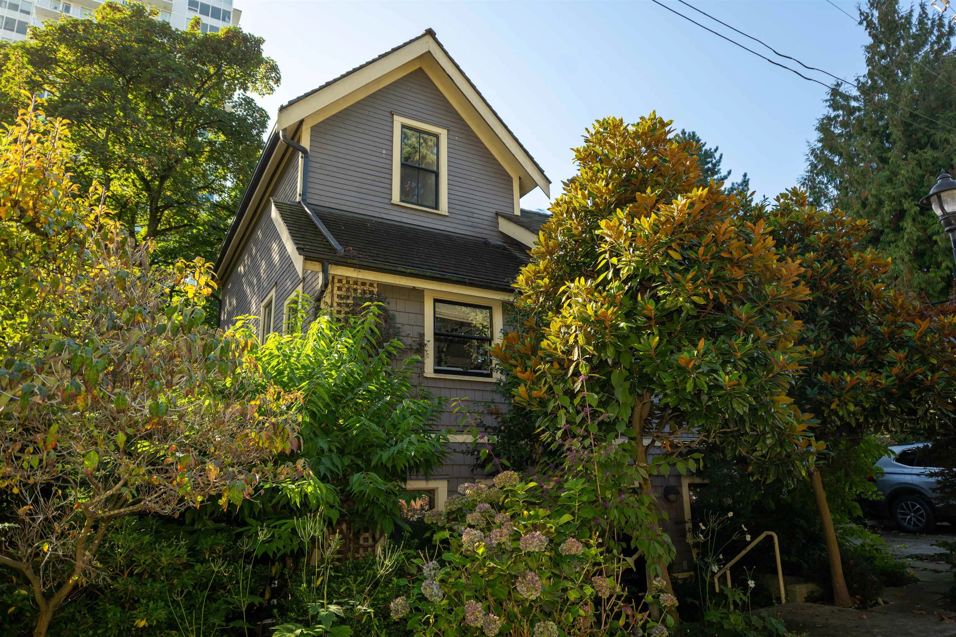 1119 Pendrell Street