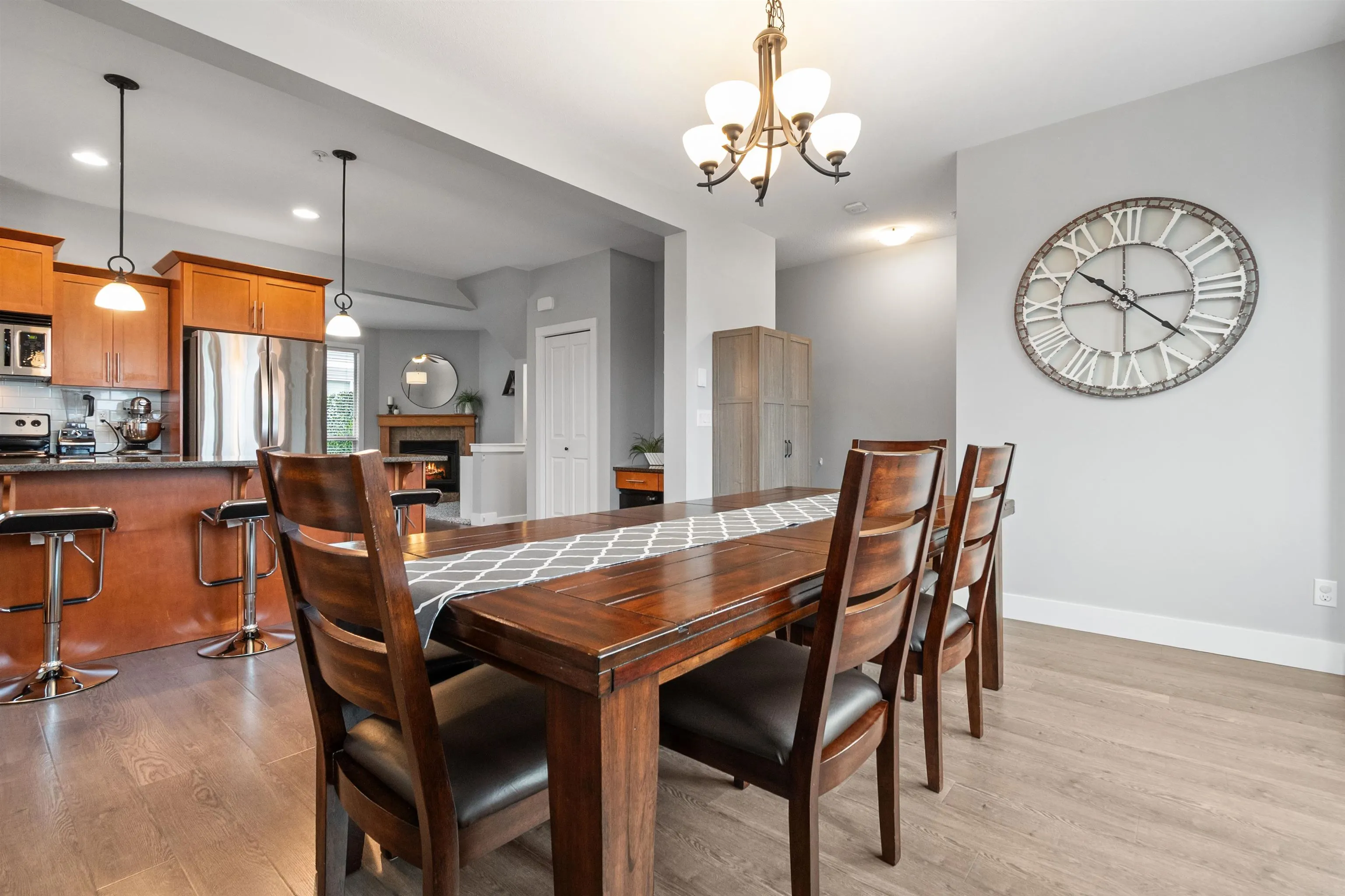 2 9280 Broadway Street