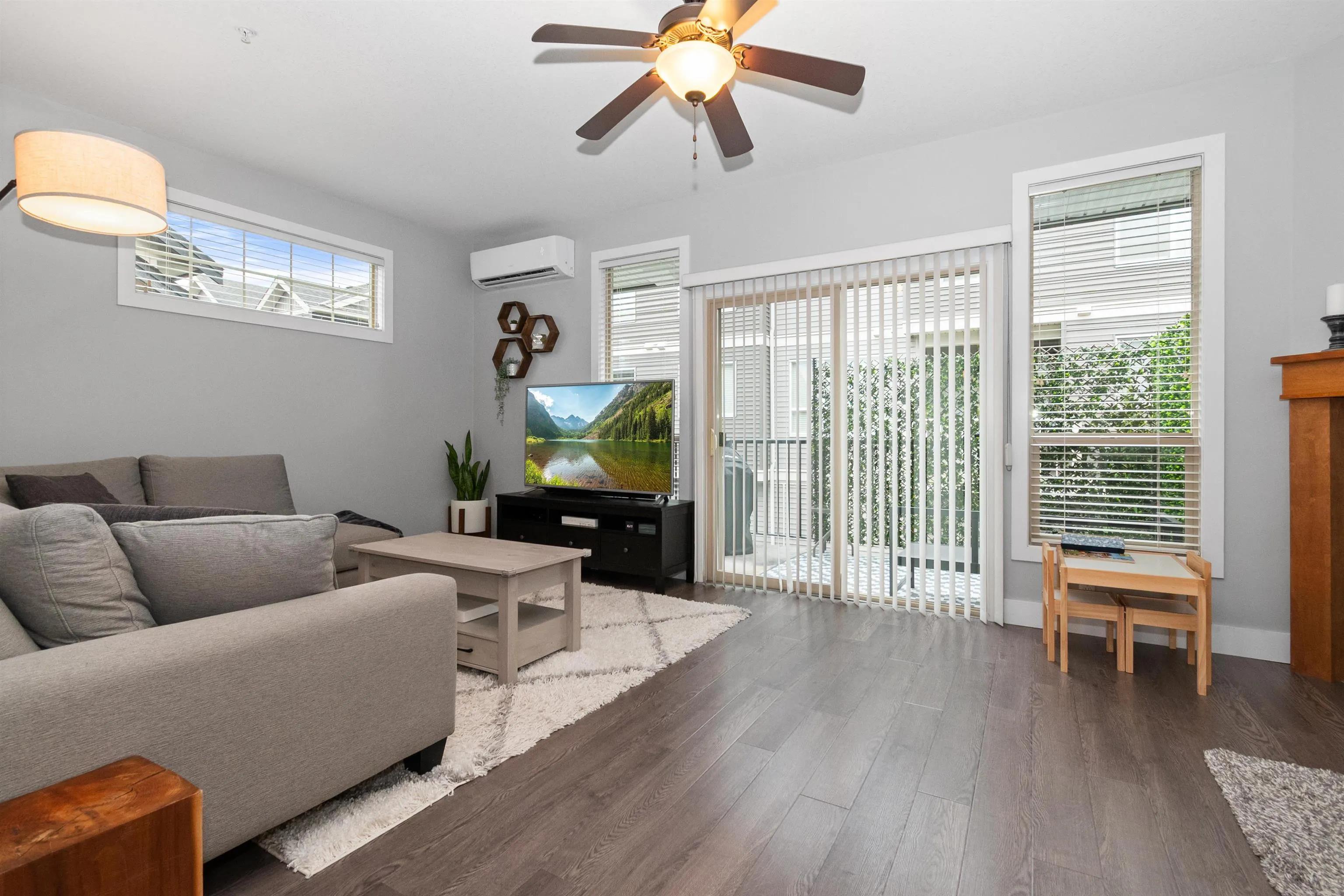 2 9280 Broadway Street