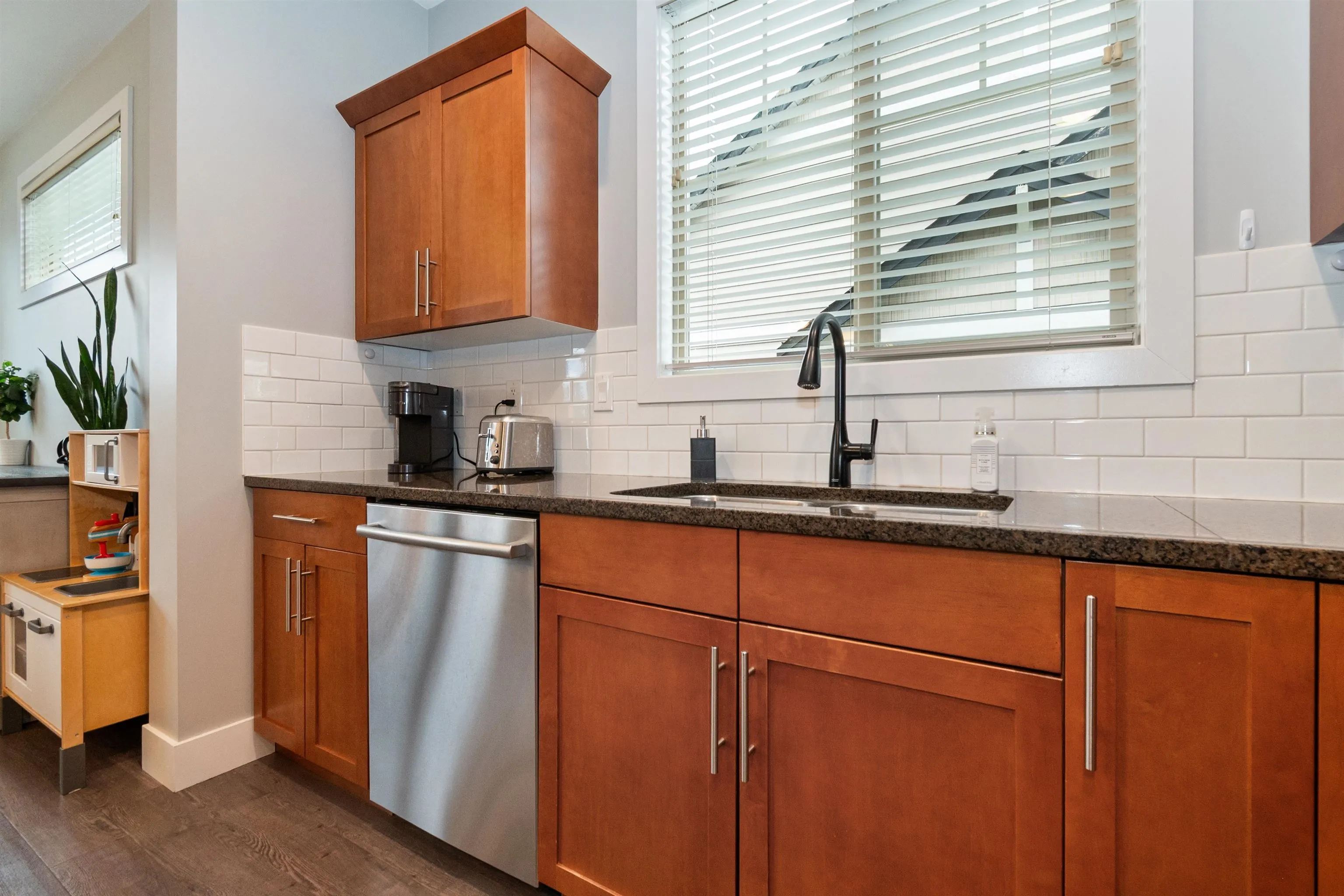 2 9280 Broadway Street