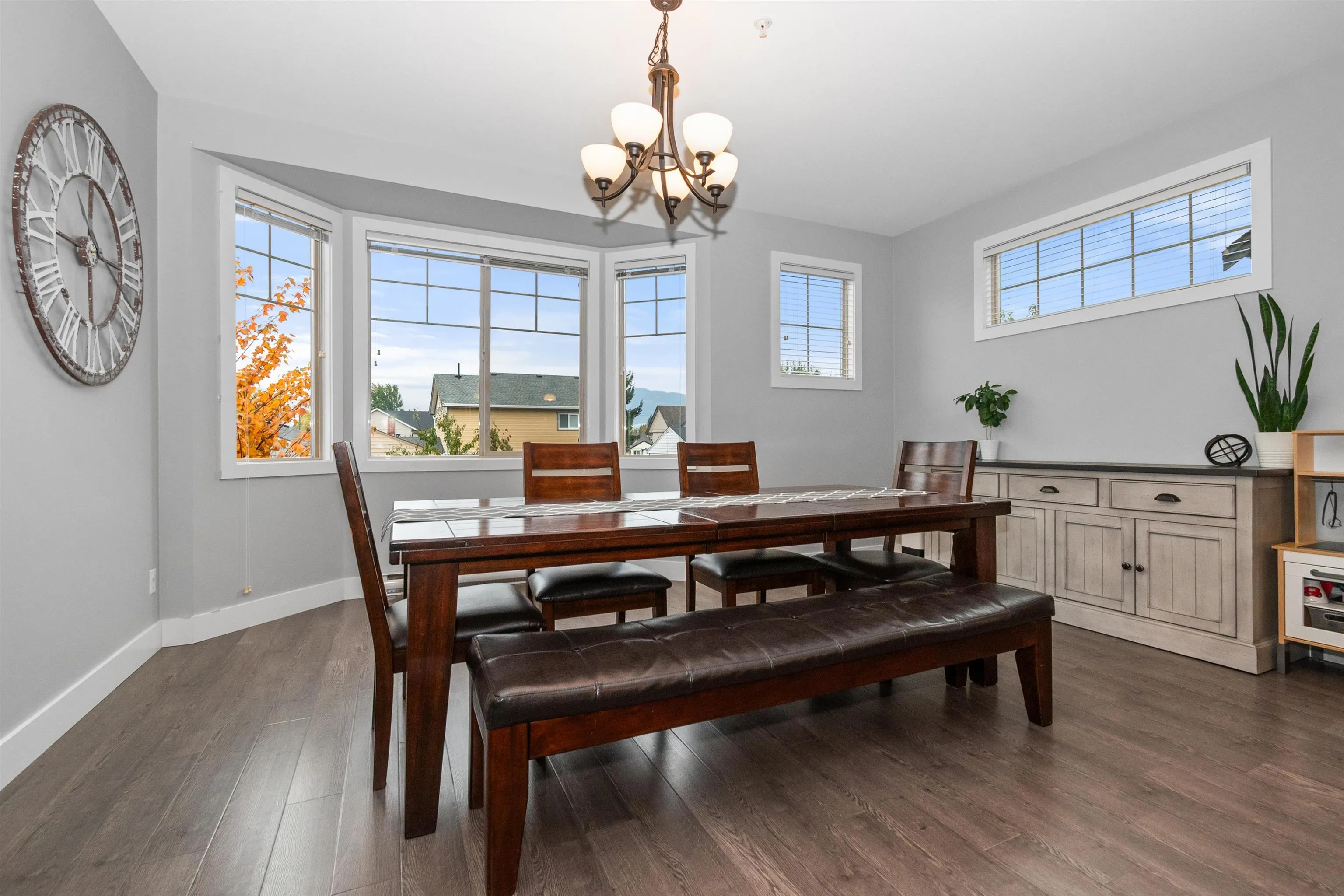 2 9280 Broadway Street