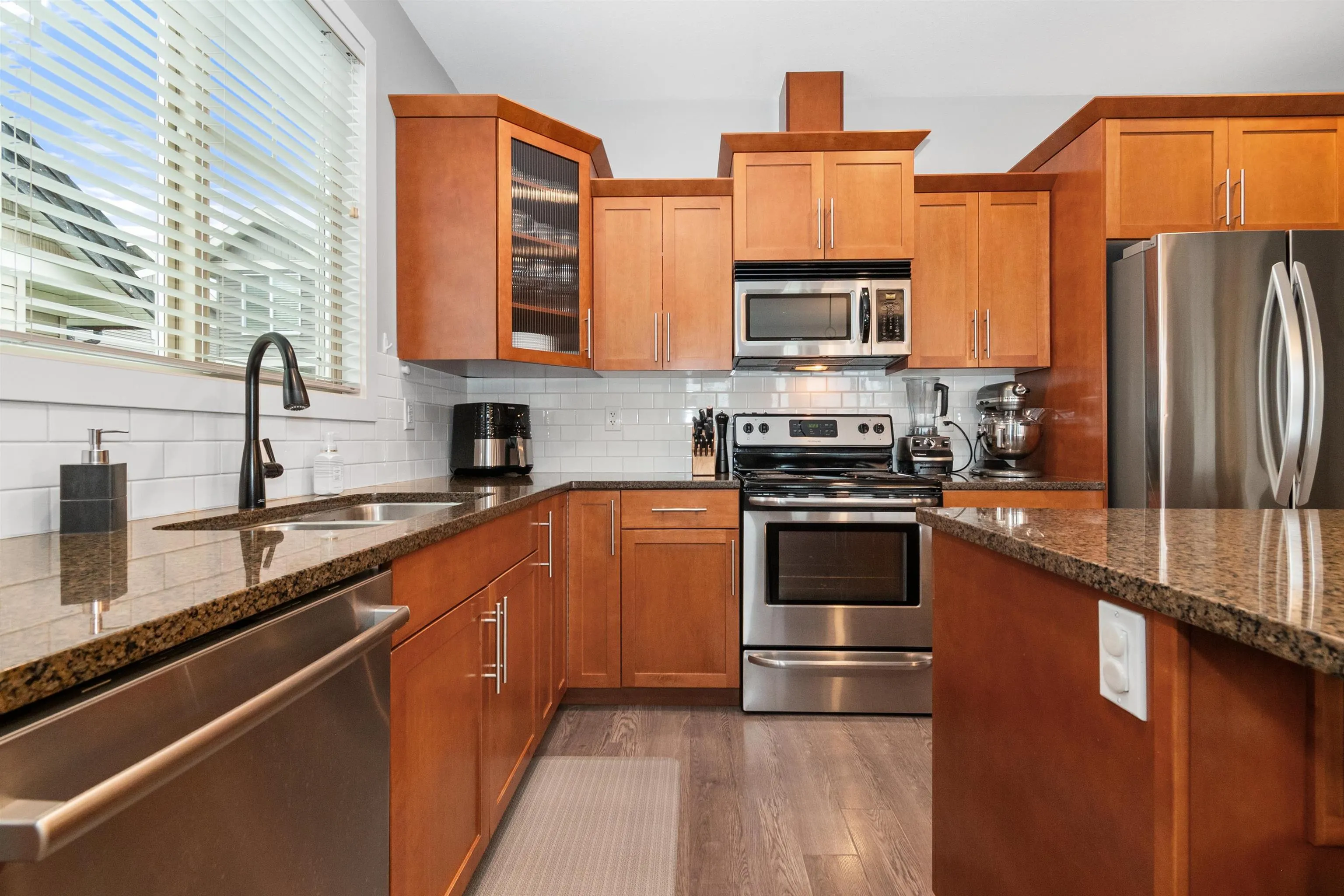 2 9280 Broadway Street