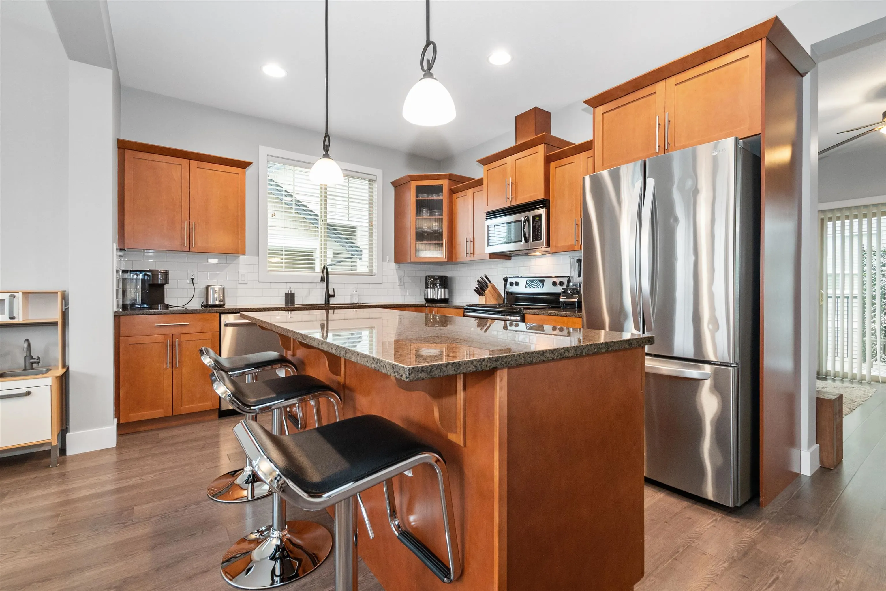 2 9280 Broadway Street