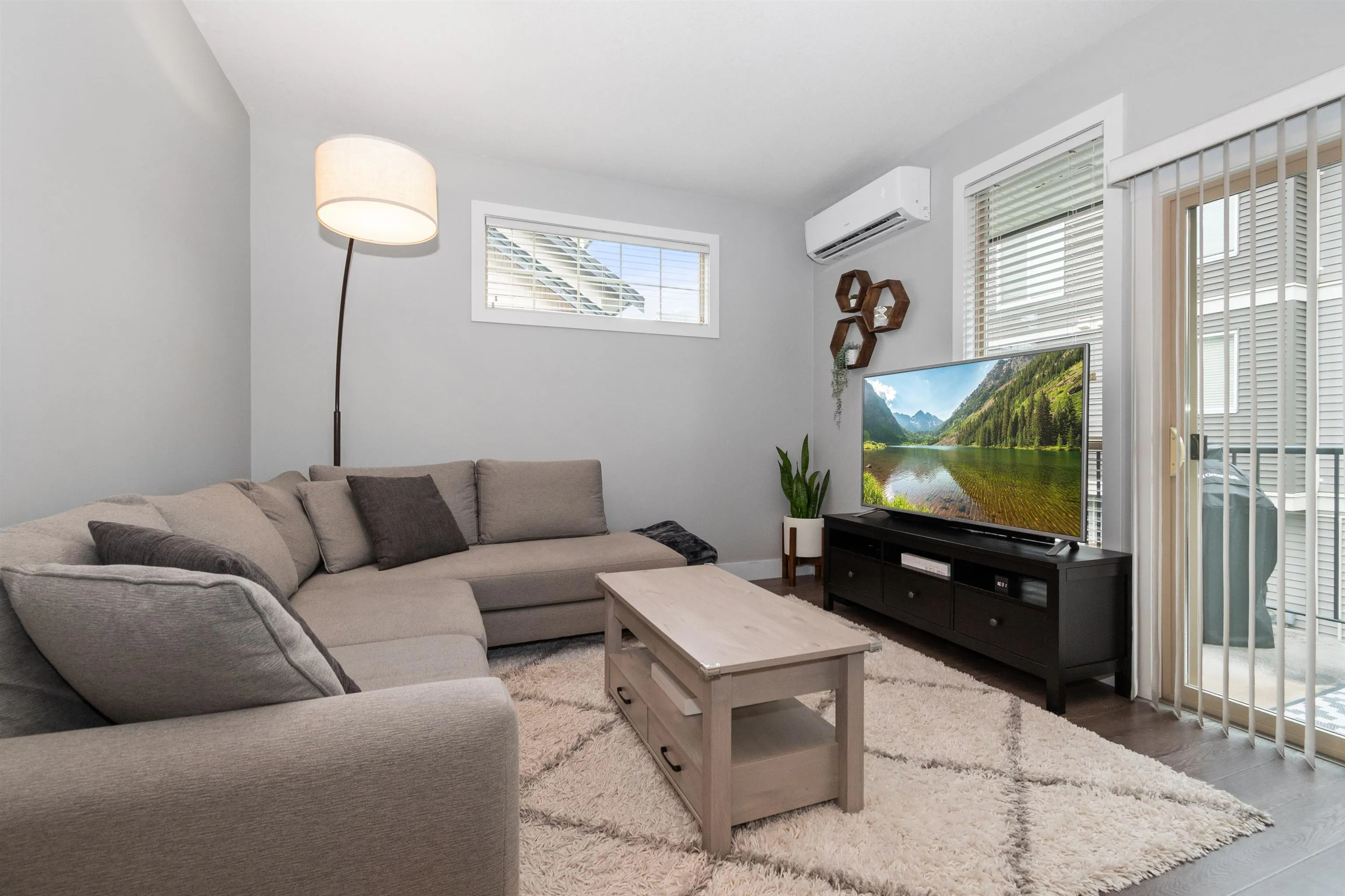 2 9280 Broadway Street