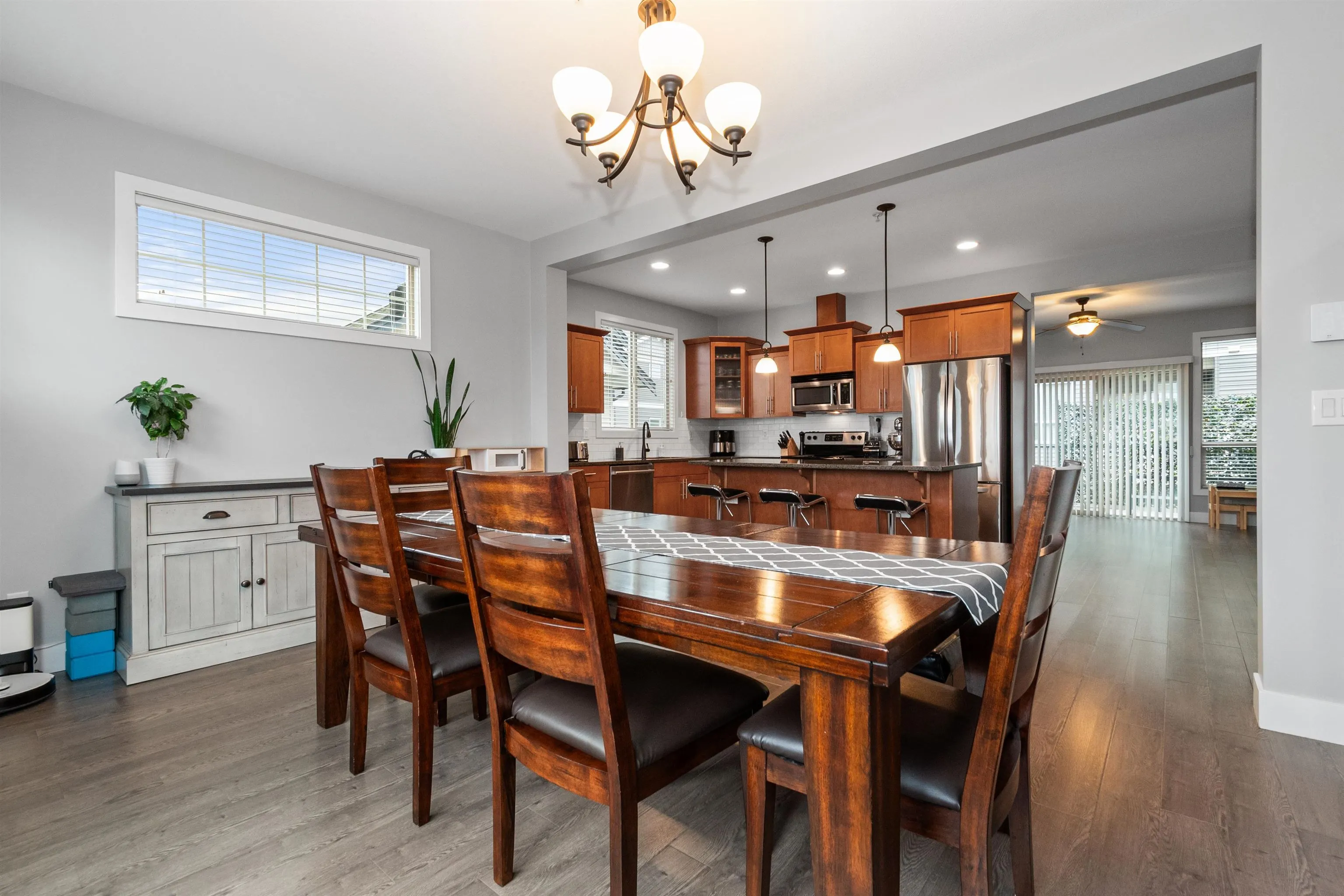 2 9280 Broadway Street