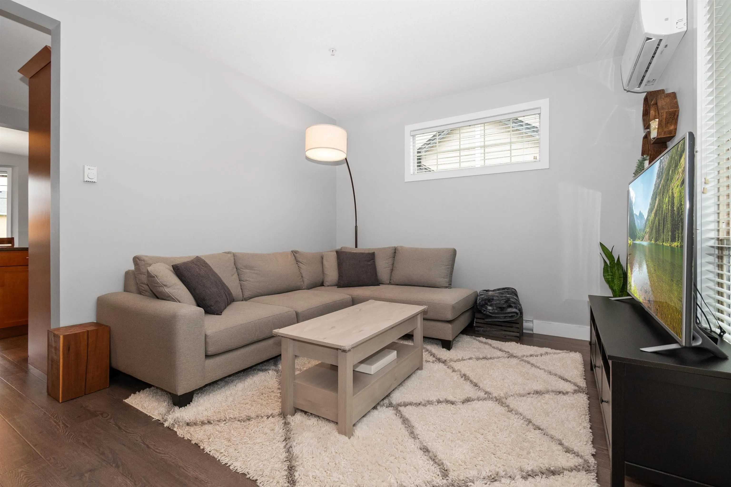 2 9280 Broadway Street