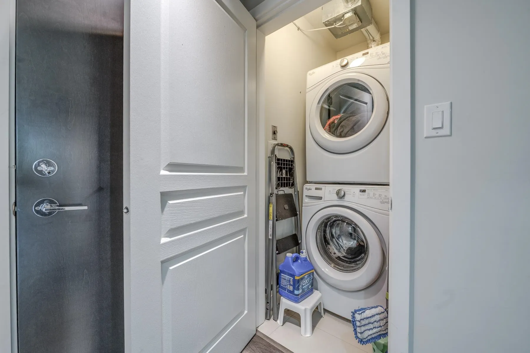 1508 3093 Windsor Gate