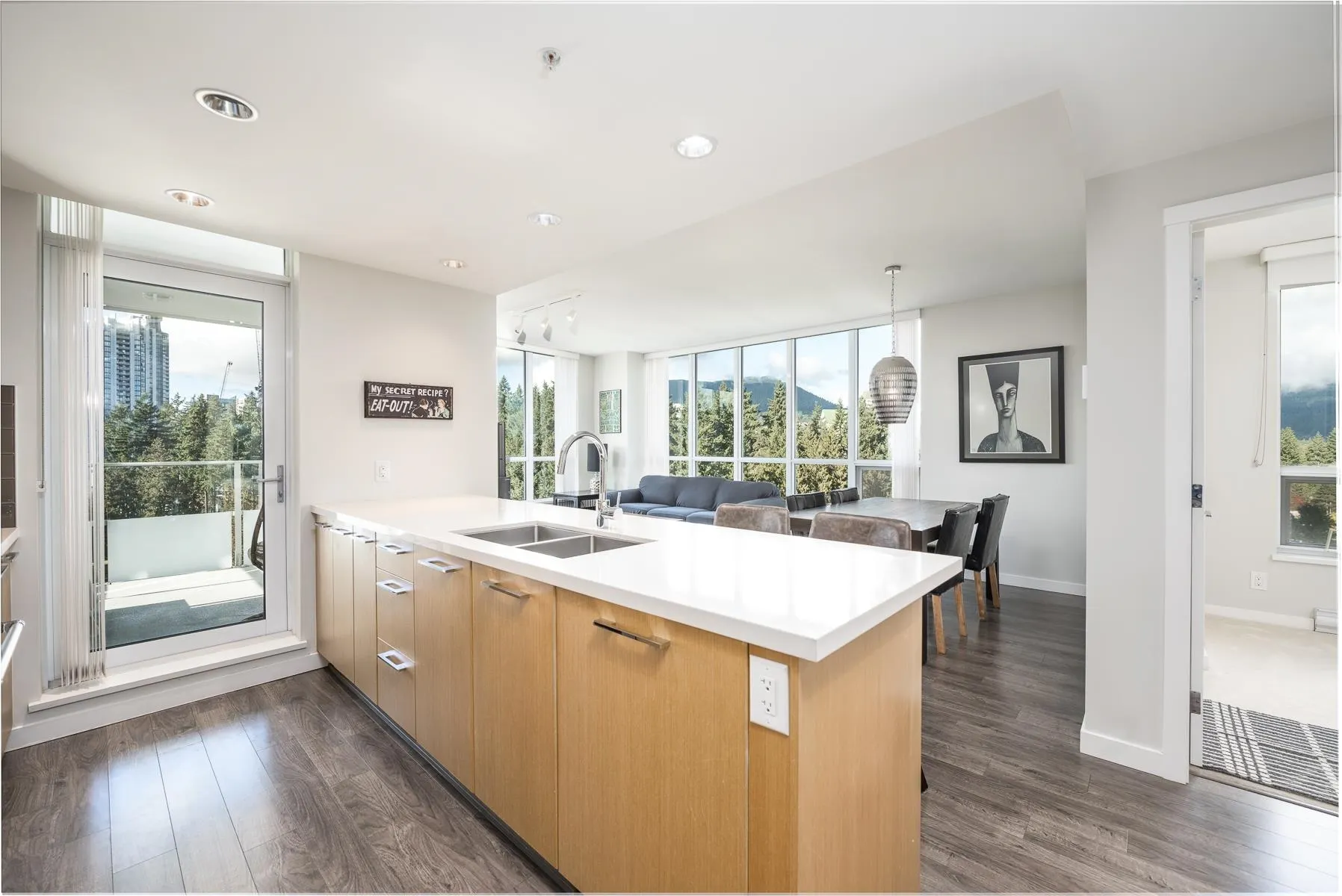 1508 3093 Windsor Gate