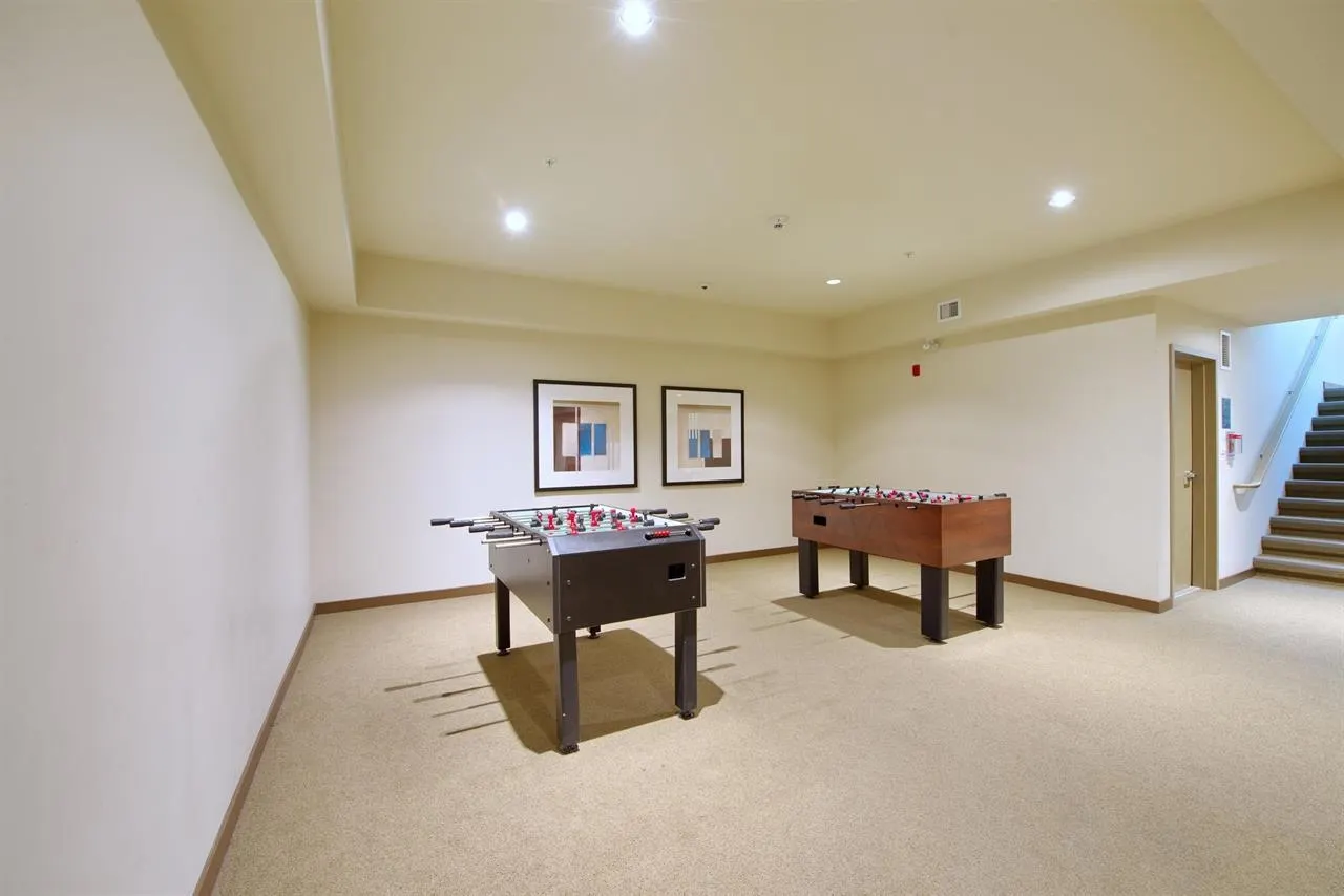 1508 3093 Windsor Gate