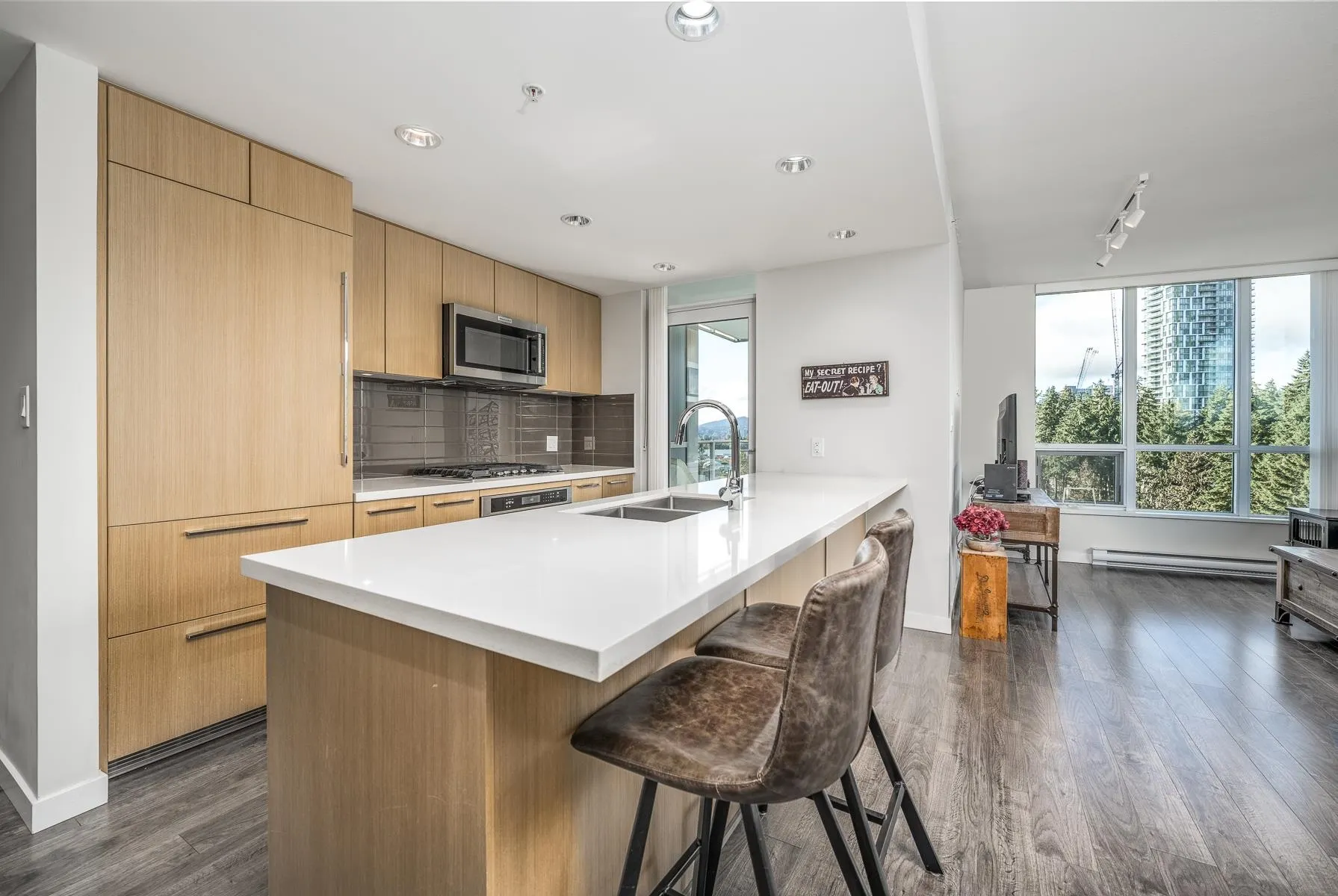 1508 3093 Windsor Gate