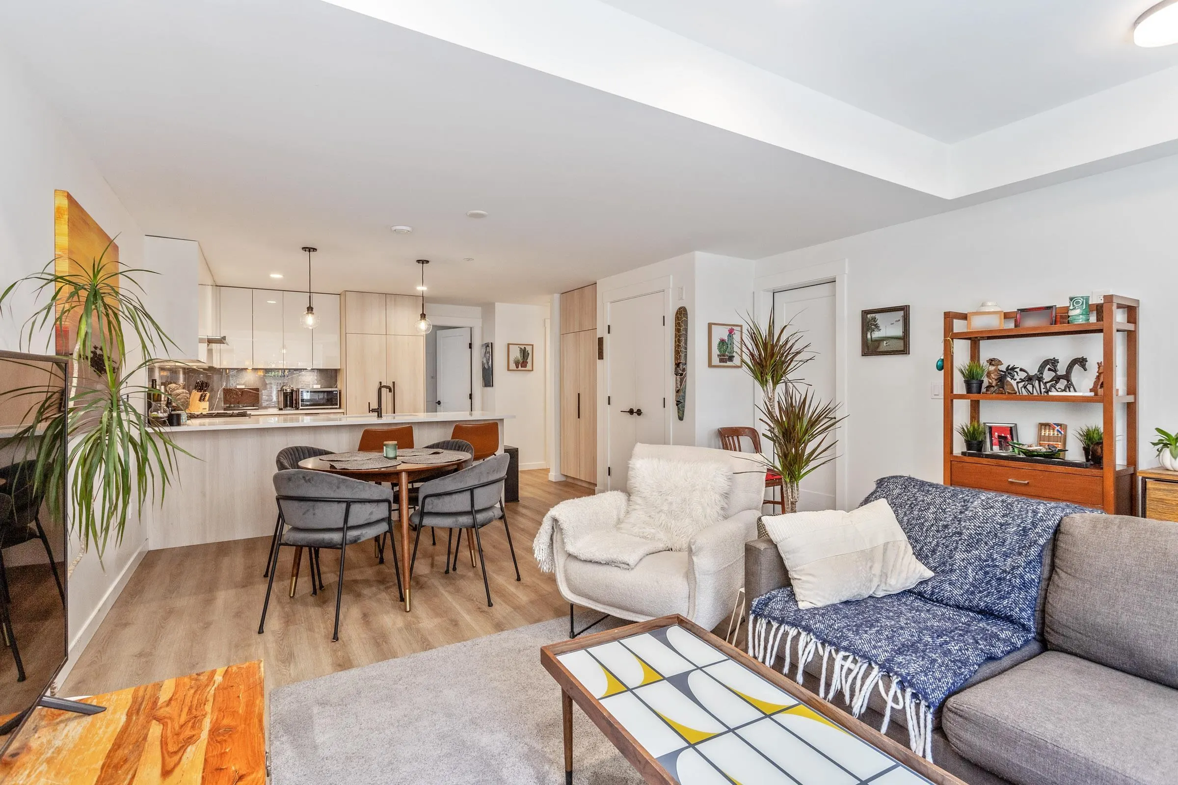 6 237 Ridgeway Avenue