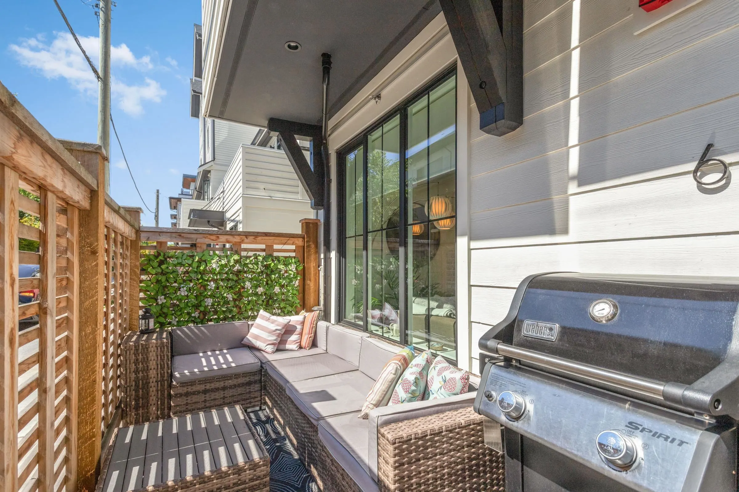 6 237 Ridgeway Avenue