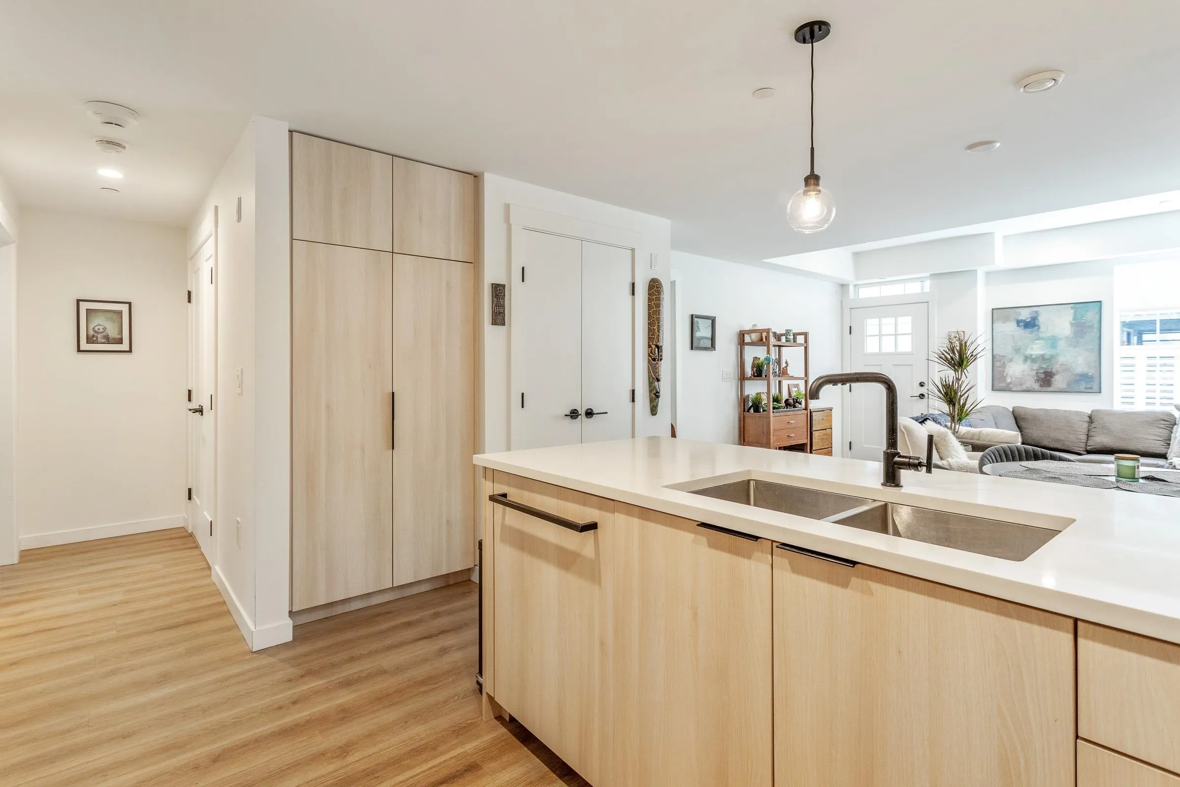 6 237 Ridgeway Avenue