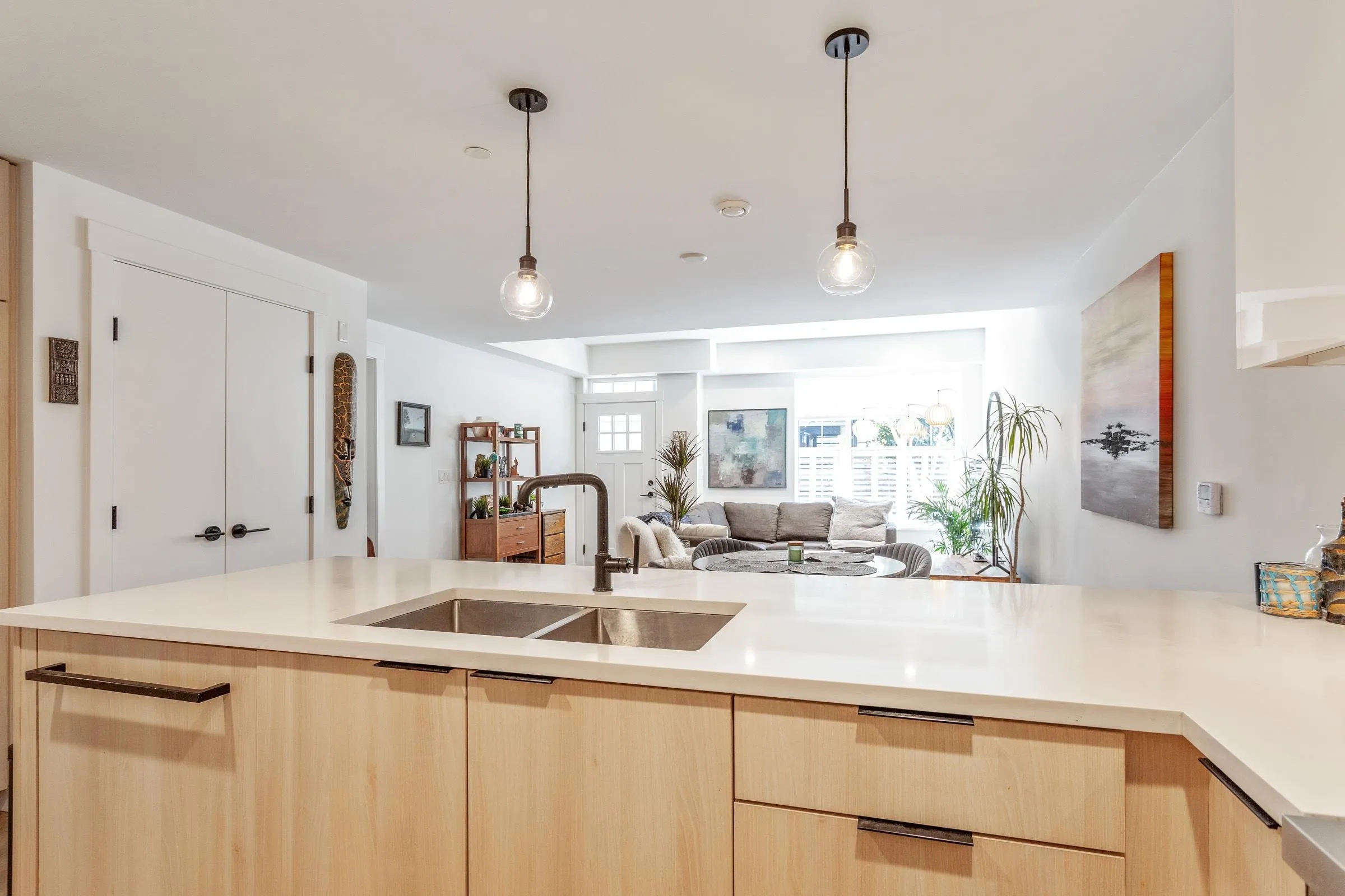 6 237 Ridgeway Avenue