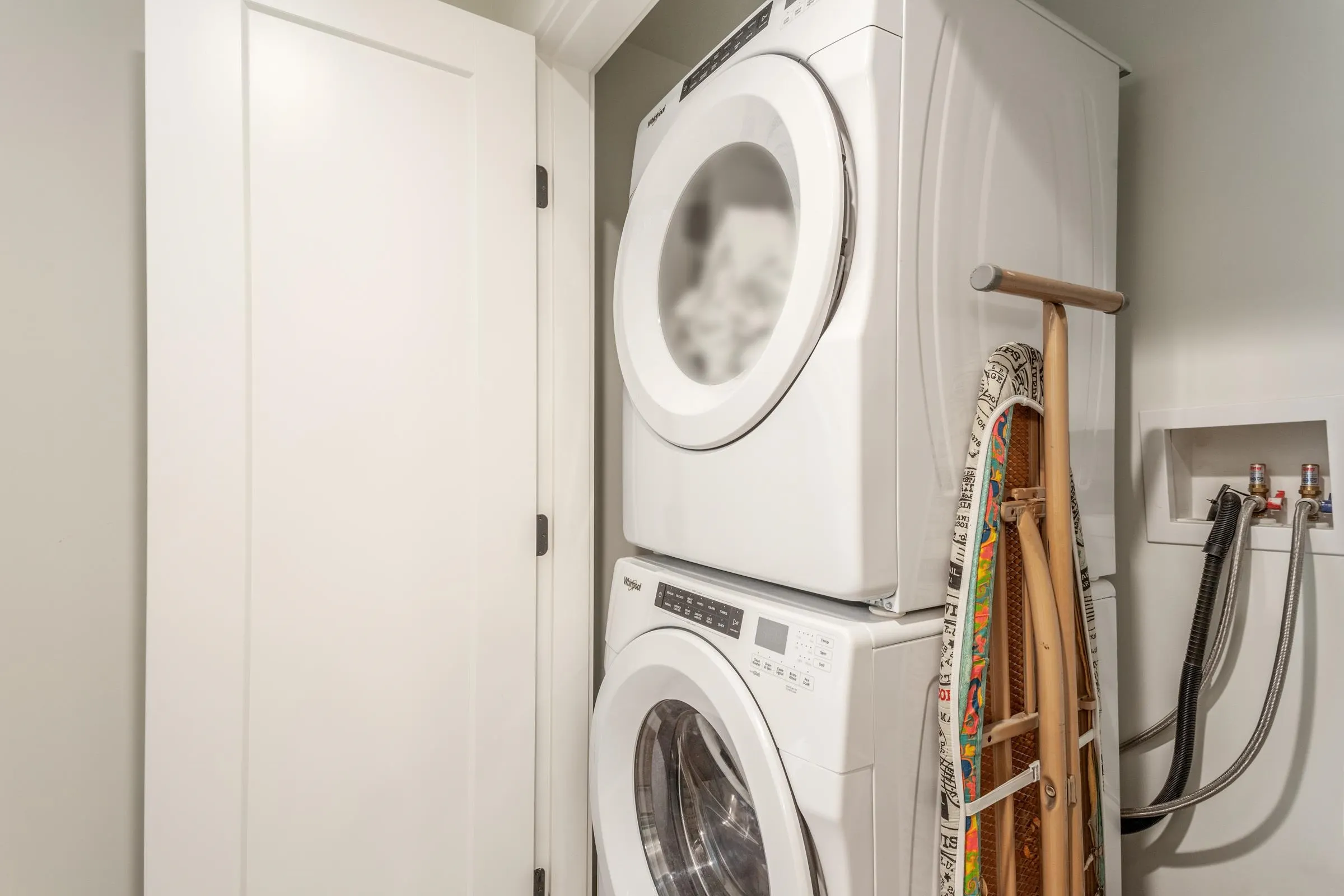 6 237 Ridgeway Avenue