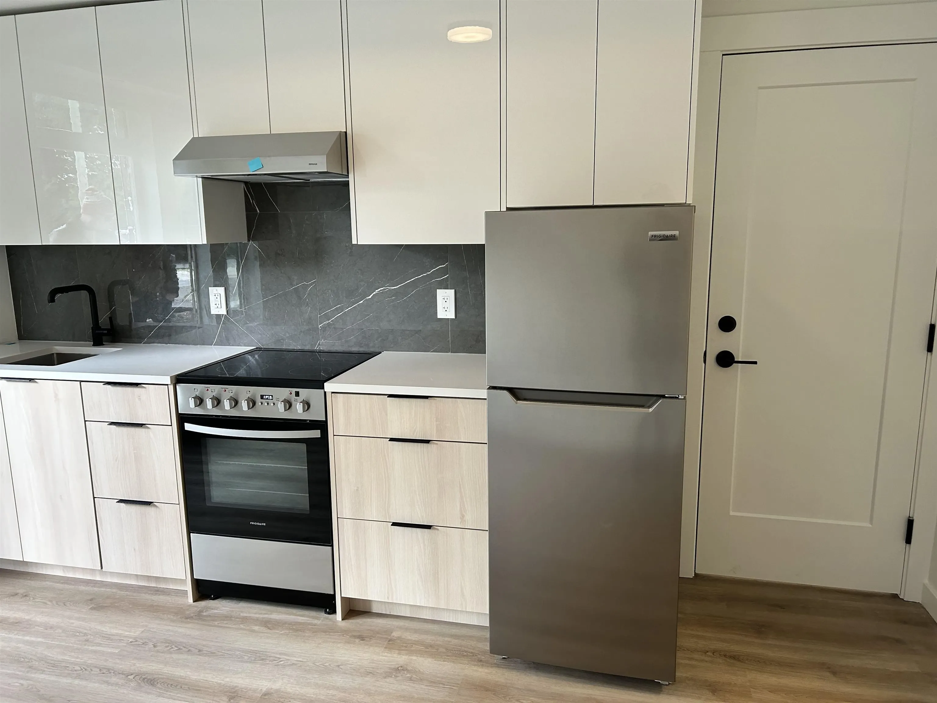 6 237 Ridgeway Avenue