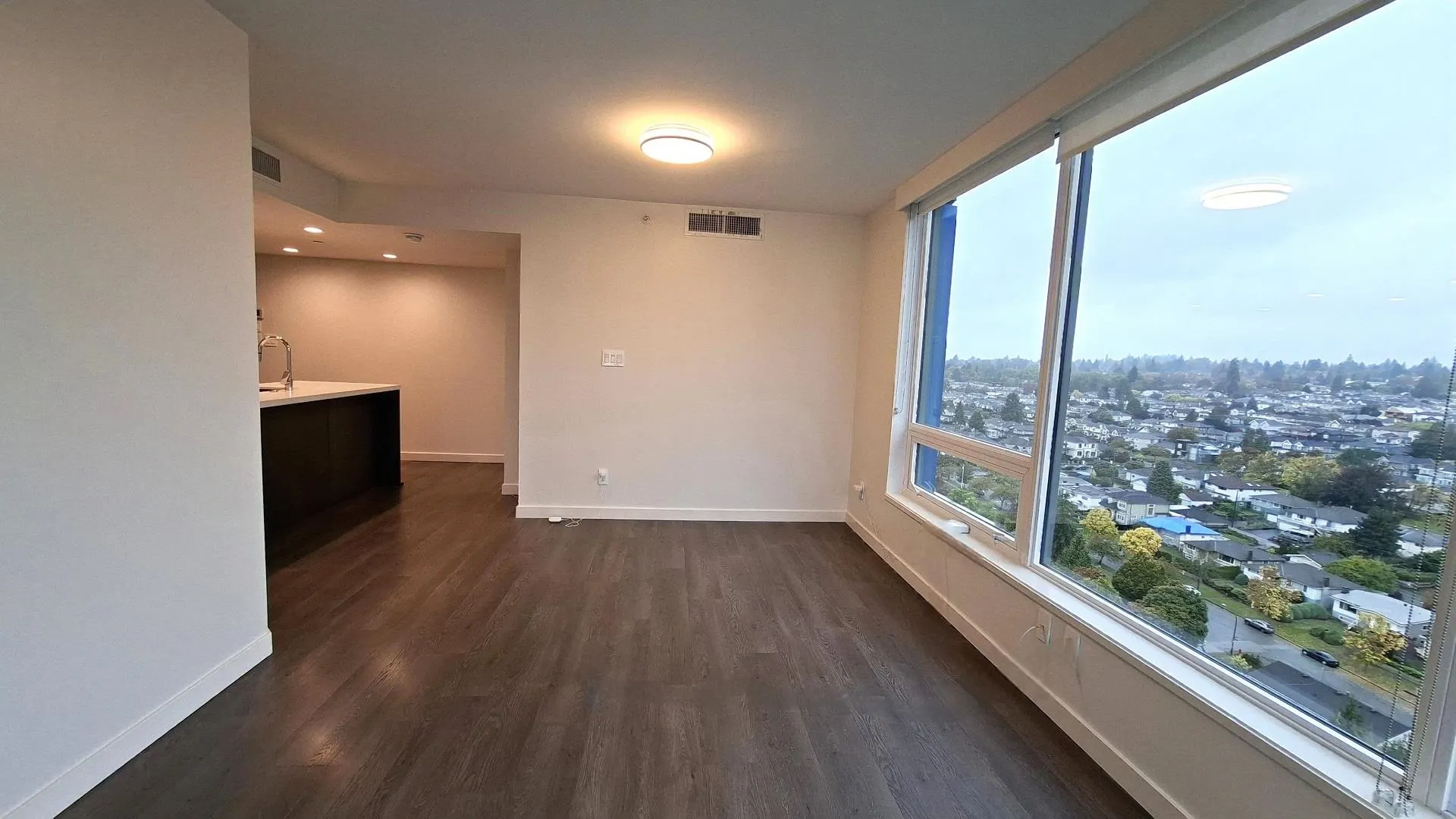 1905 8189 Cambie Street