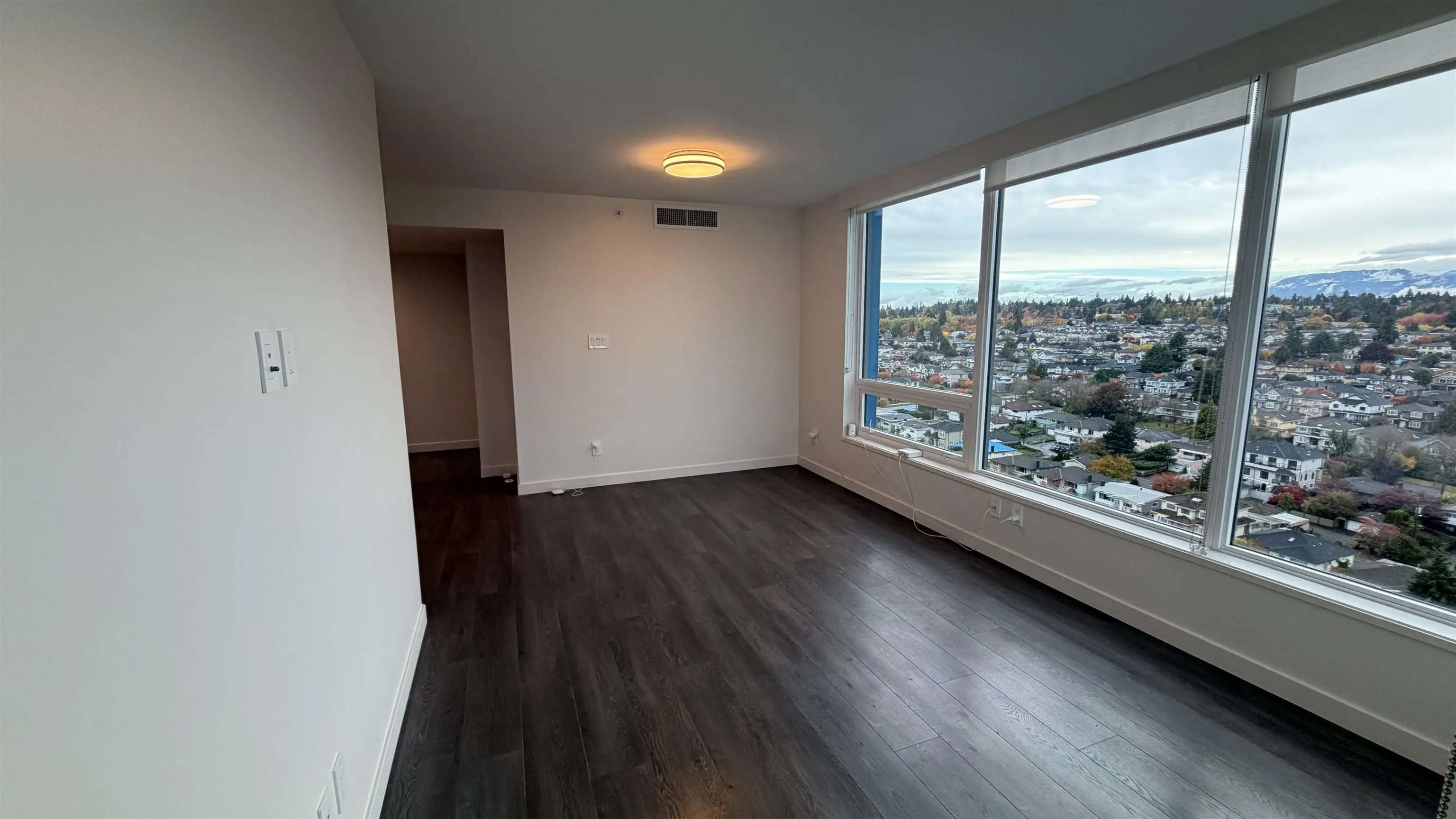 1905 8189 Cambie Street