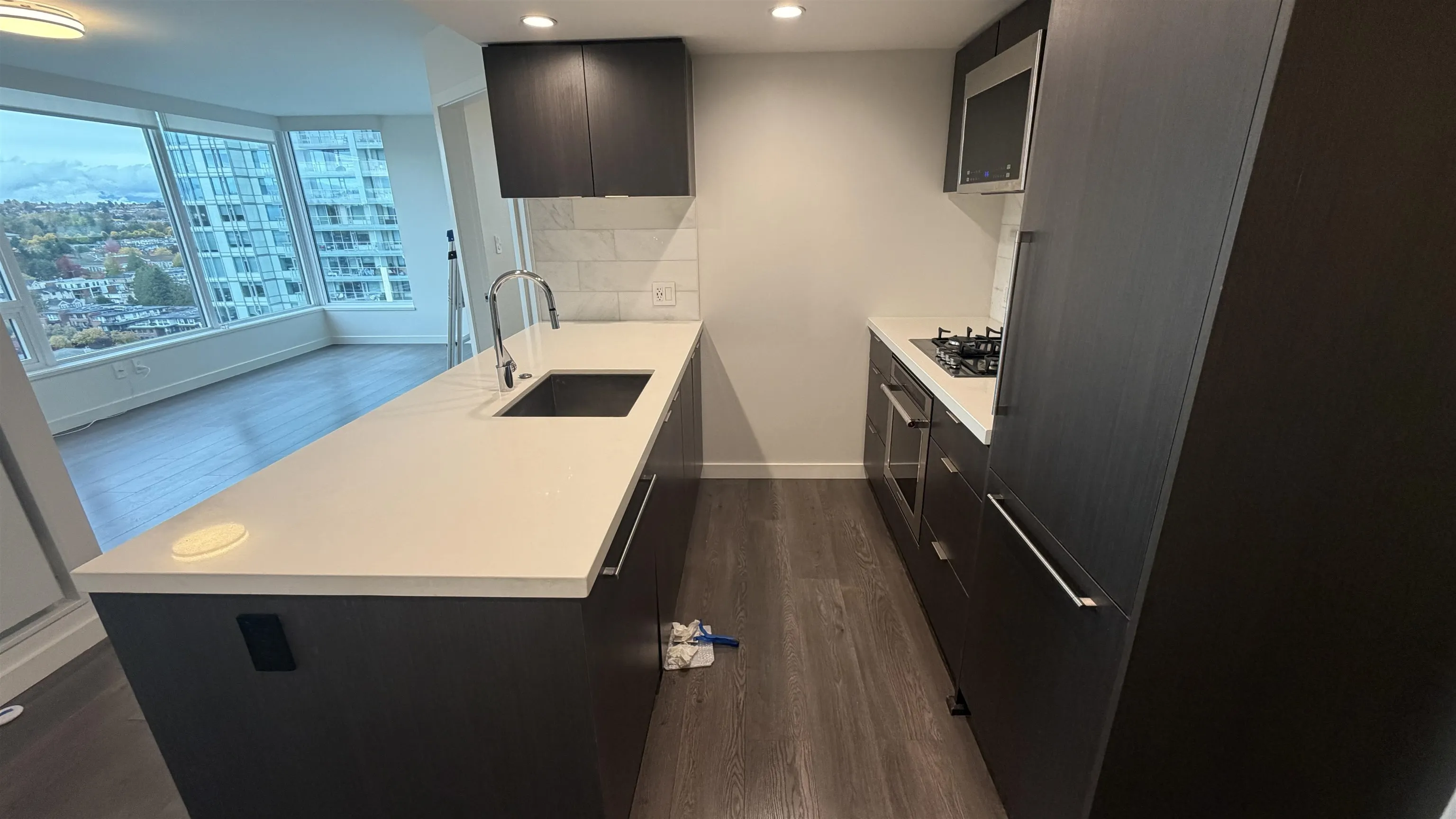 1905 8189 Cambie Street