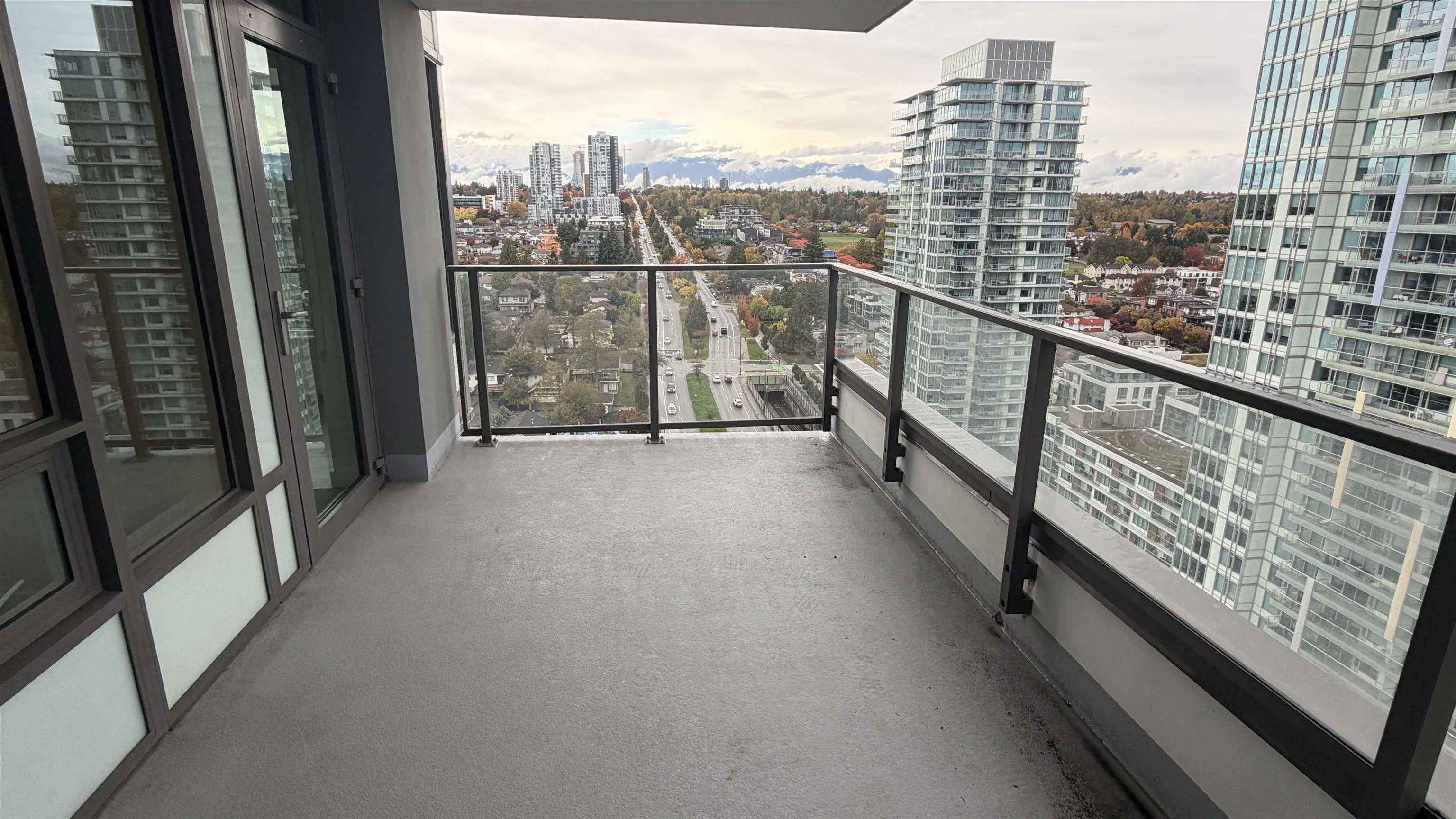 1905 8189 Cambie Street