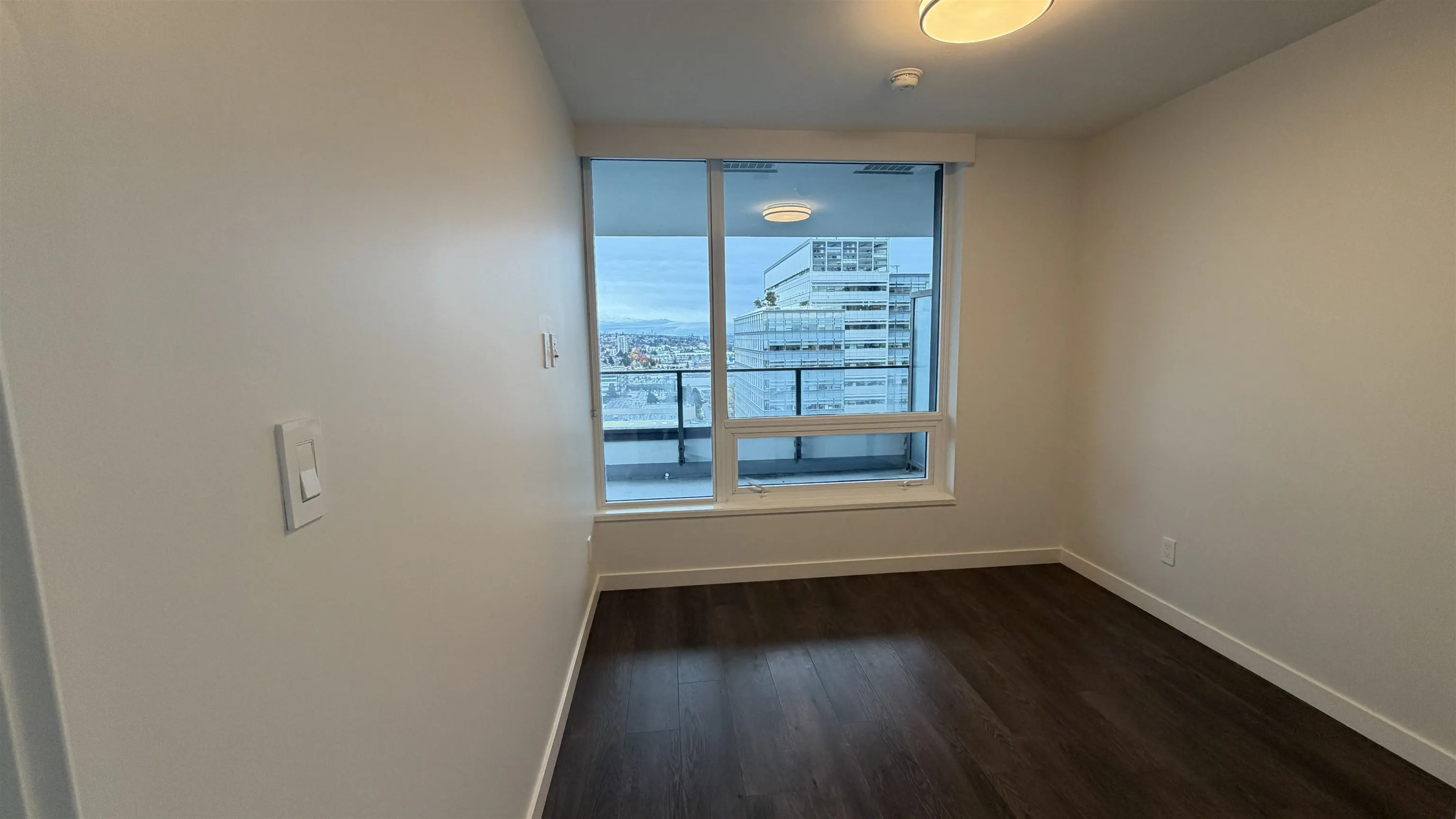 1905 8189 Cambie Street