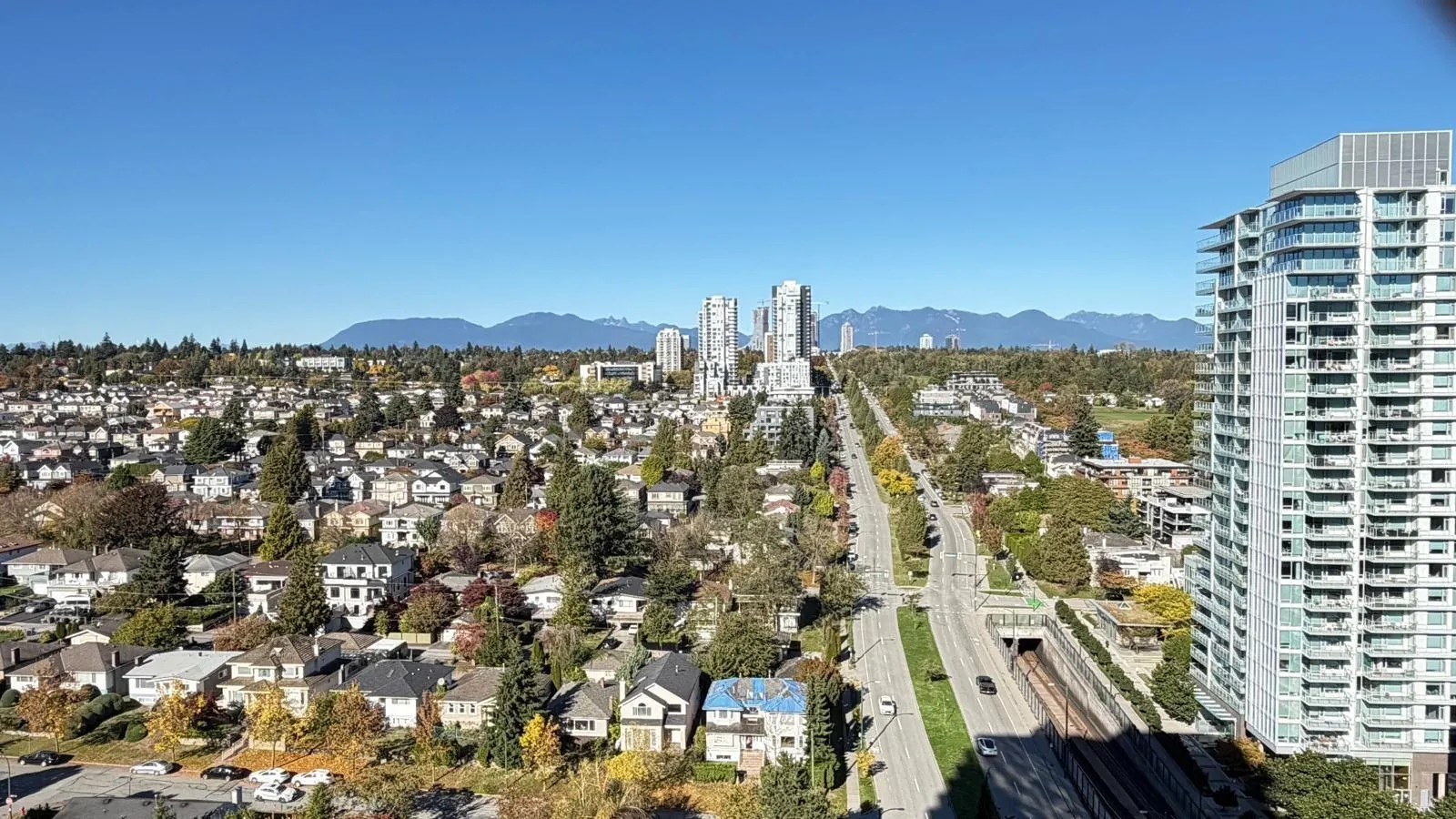 1905 8189 Cambie Street