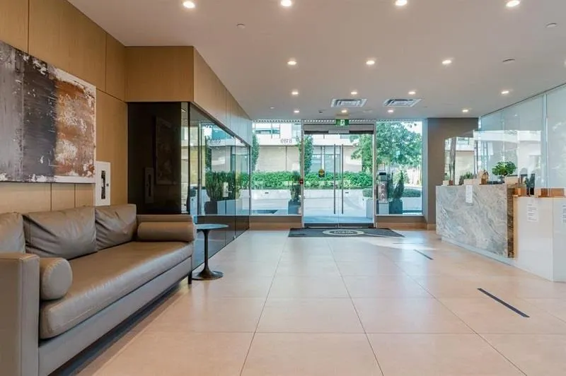 1905 8189 Cambie Street