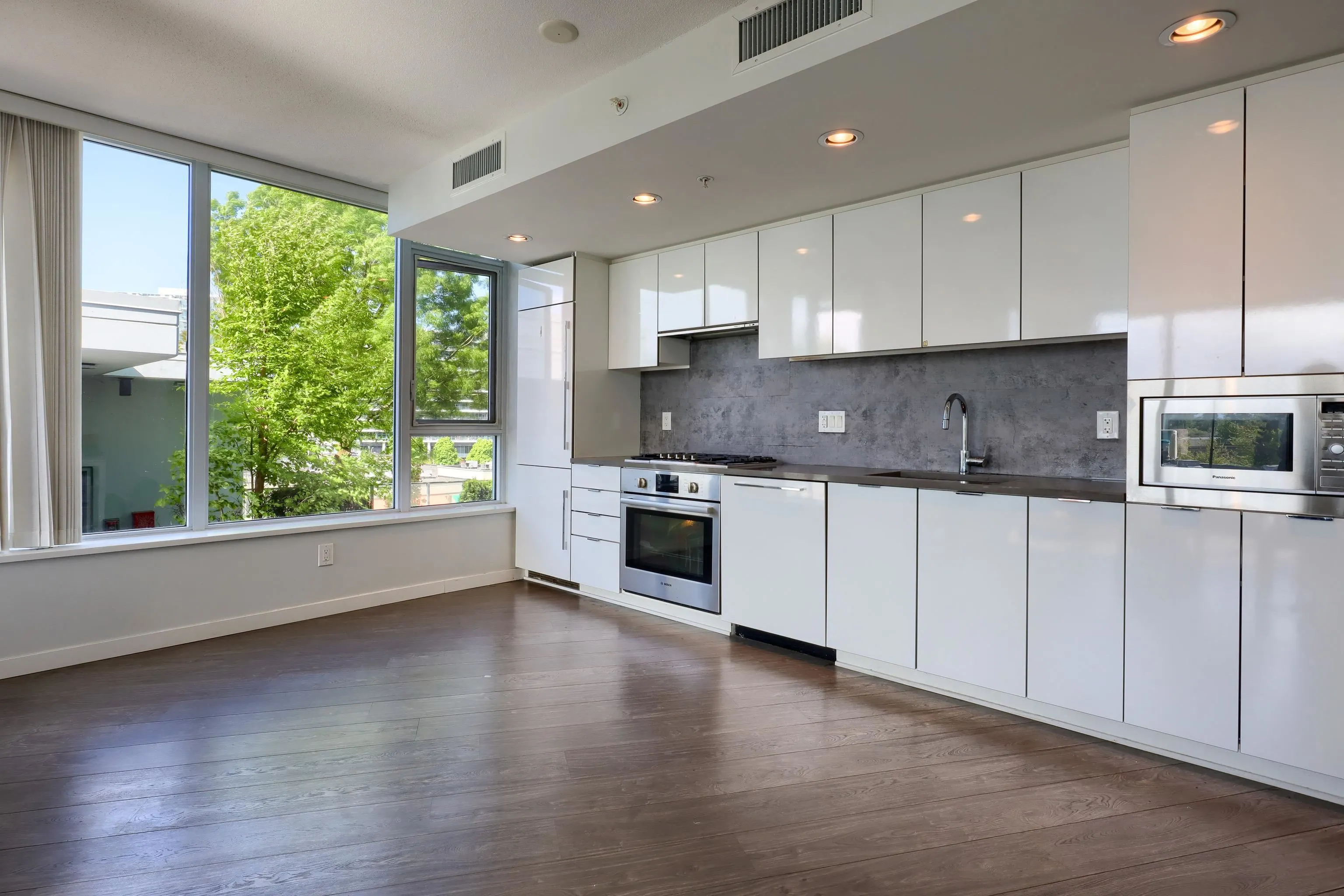 617 8333 Sweet Avenue