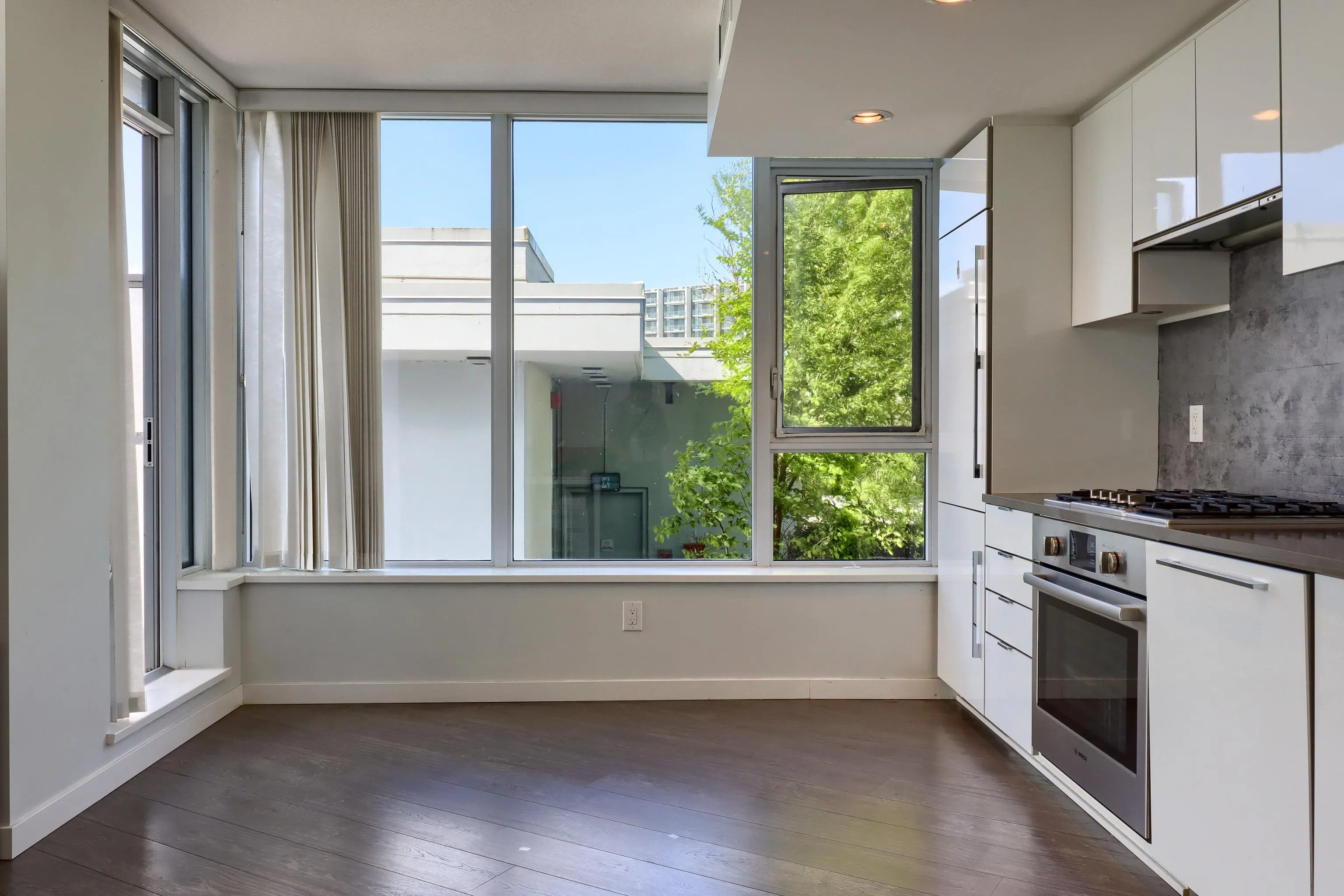 617 8333 Sweet Avenue