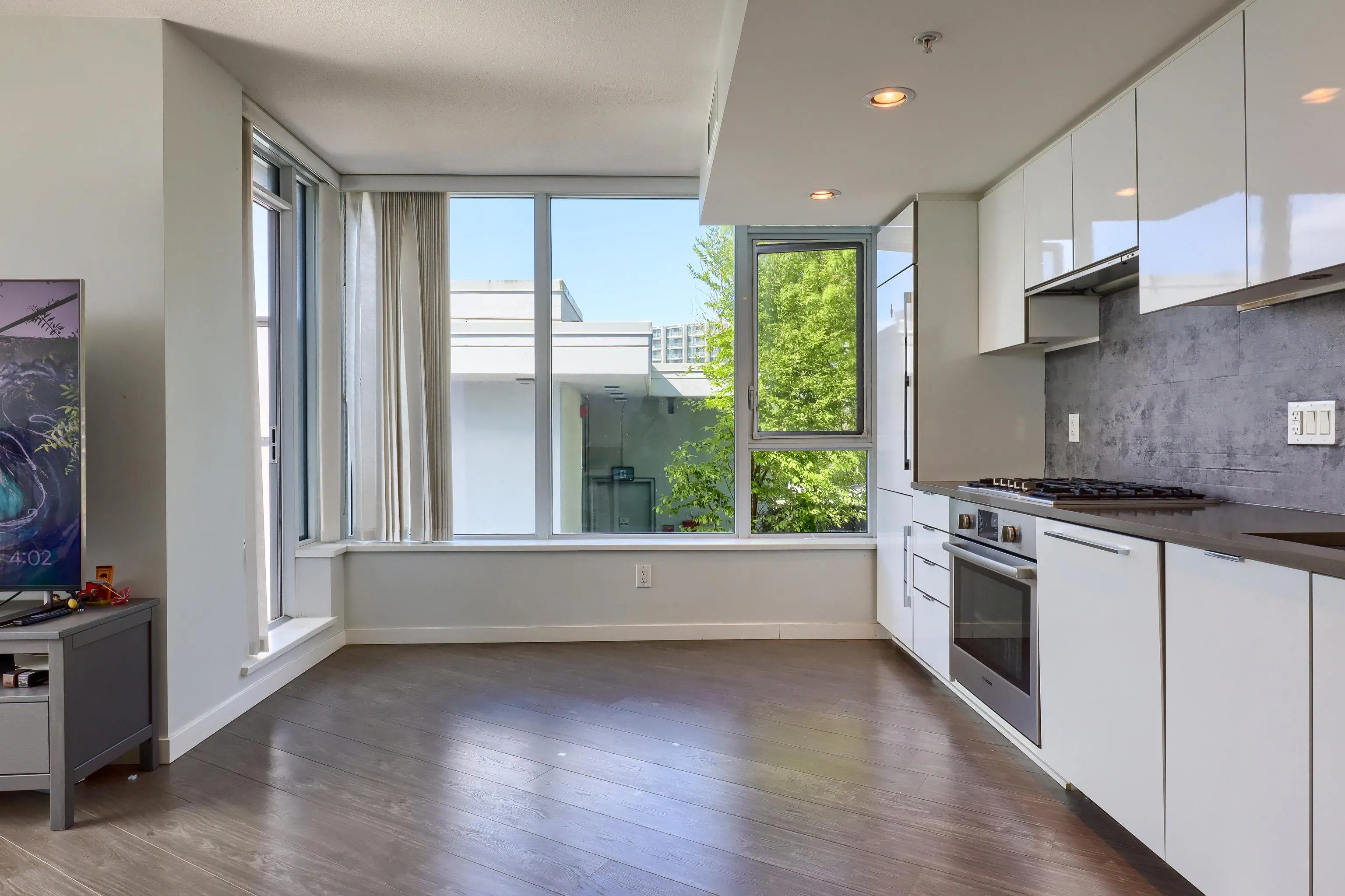 617 8333 Sweet Avenue