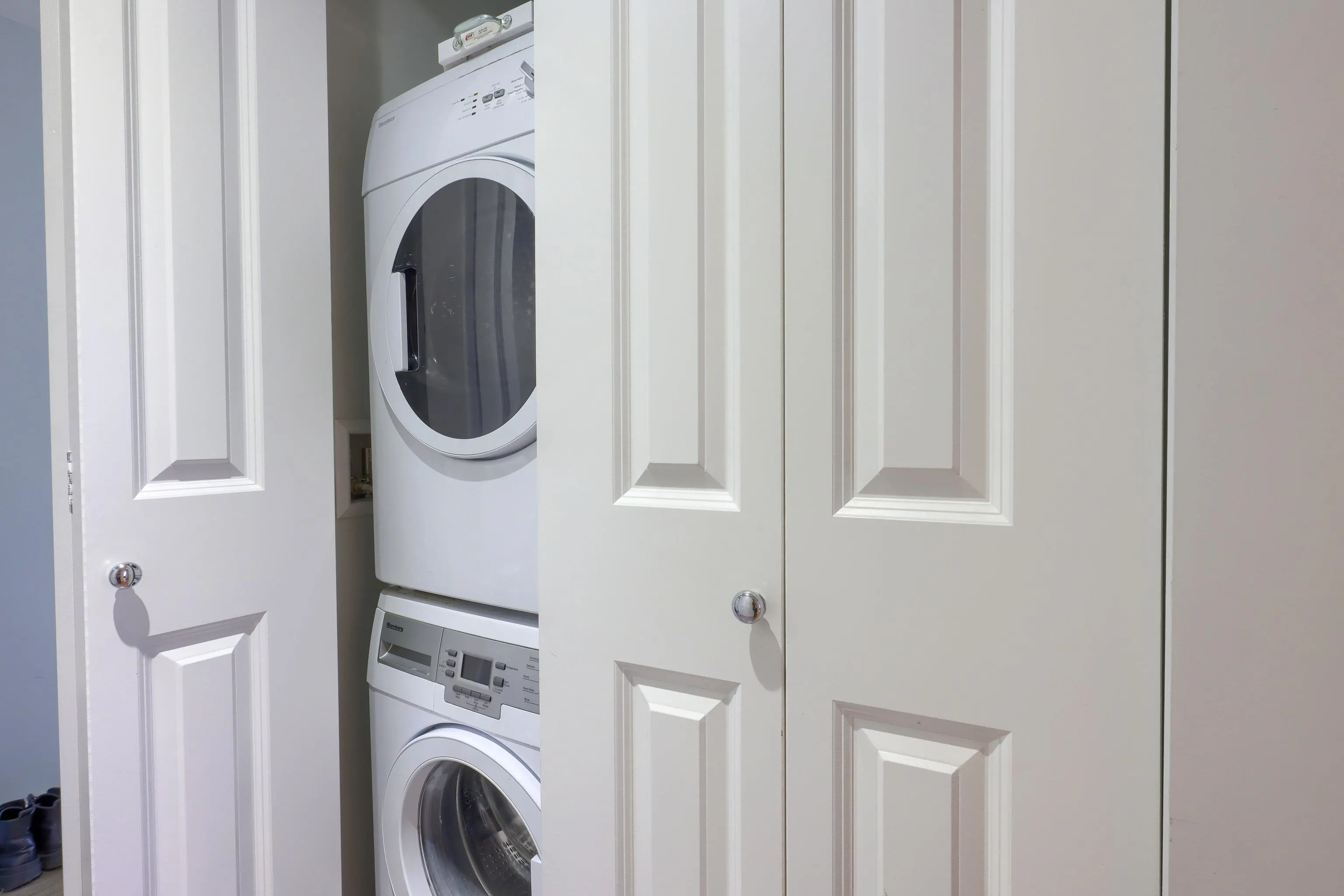 617 8333 Sweet Avenue