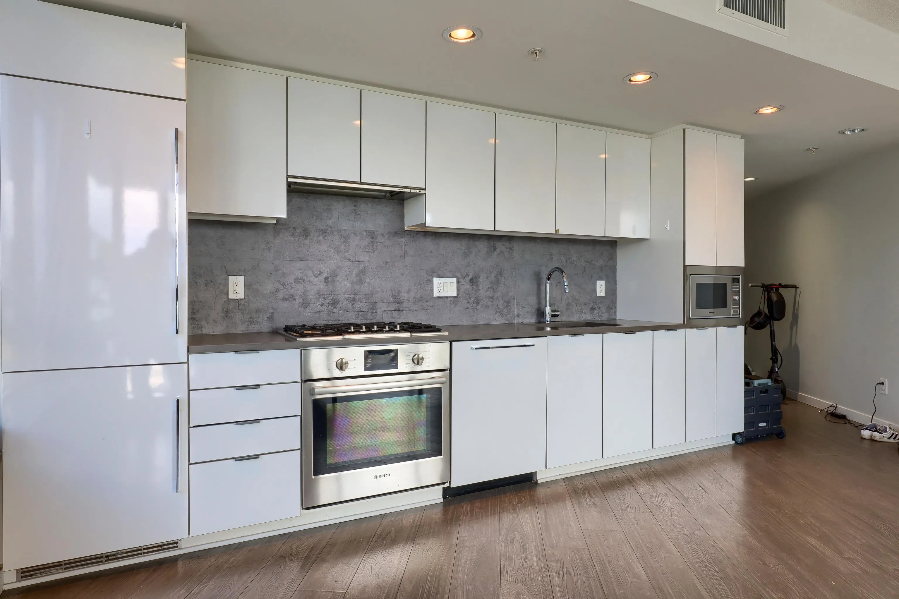 617 8333 Sweet Avenue