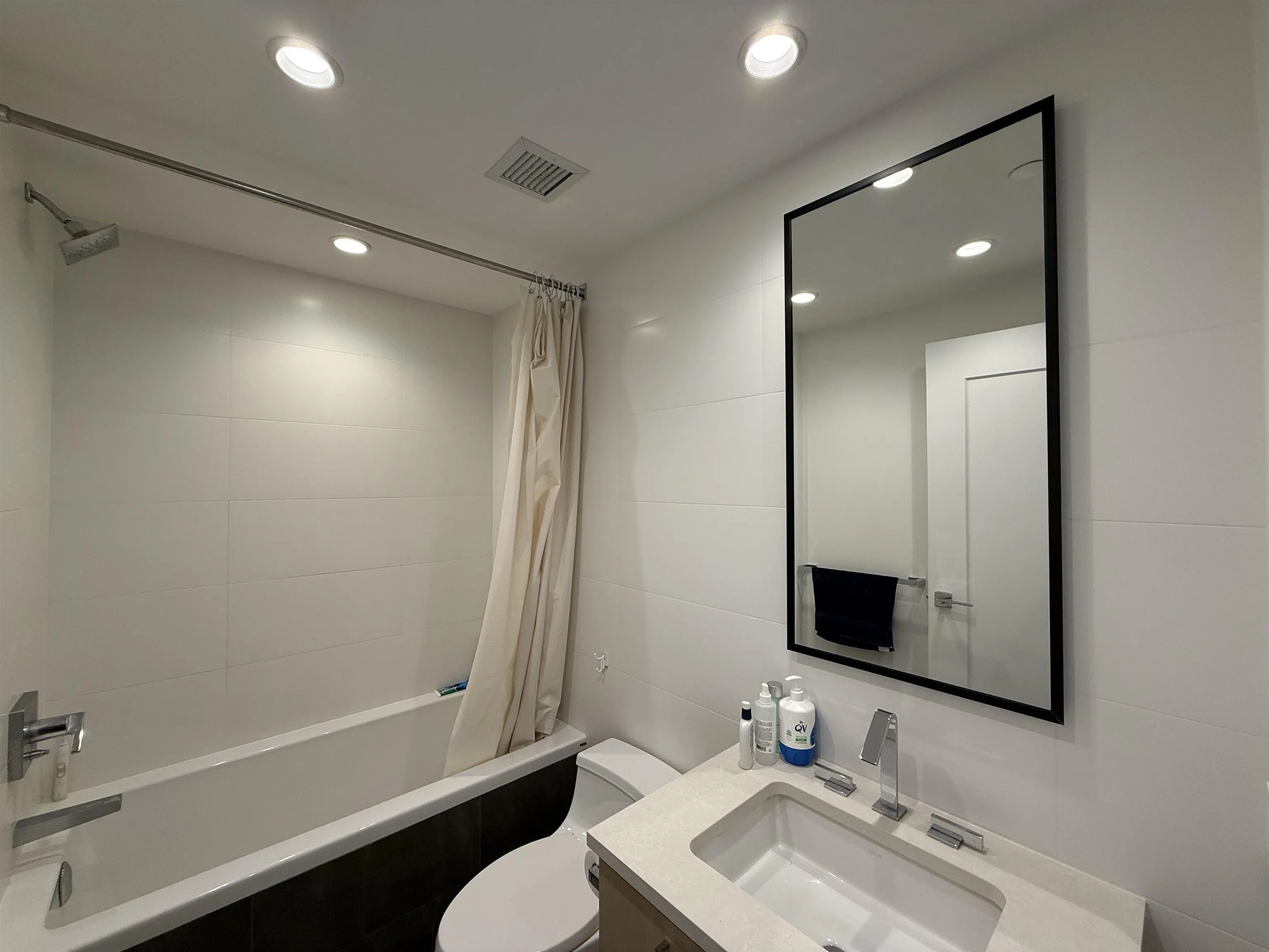 501 4685 Cambie Street