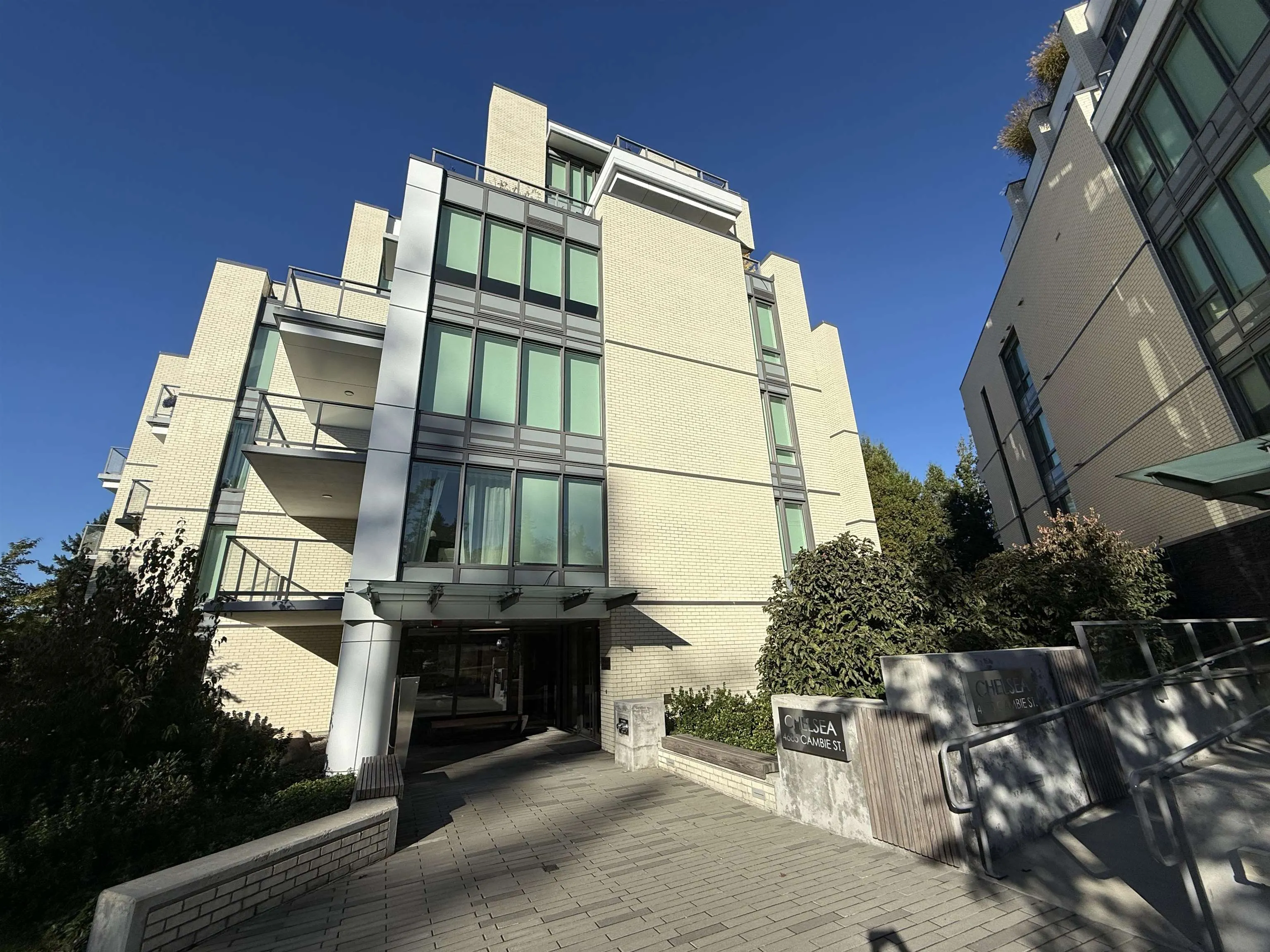 501 4685 Cambie Street