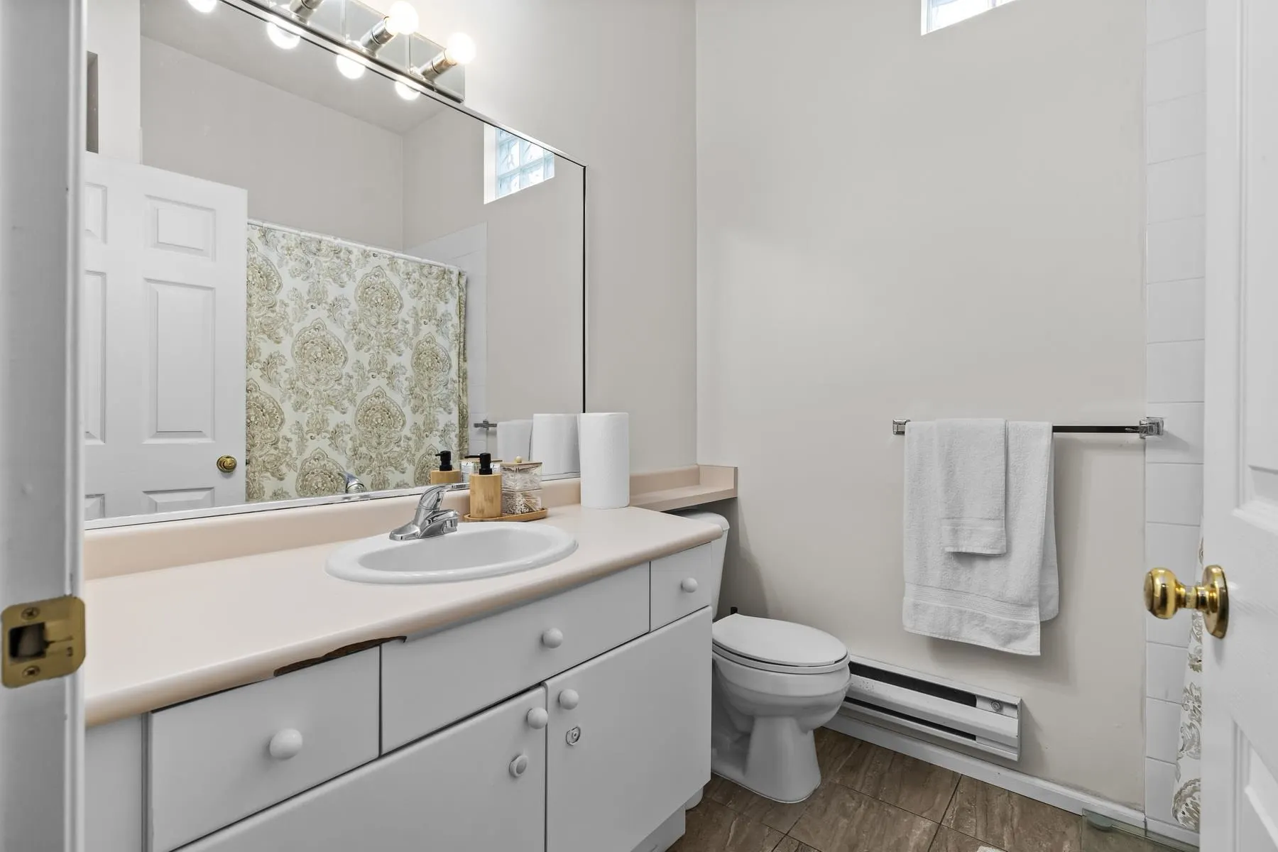 202 7011 Blundell Road