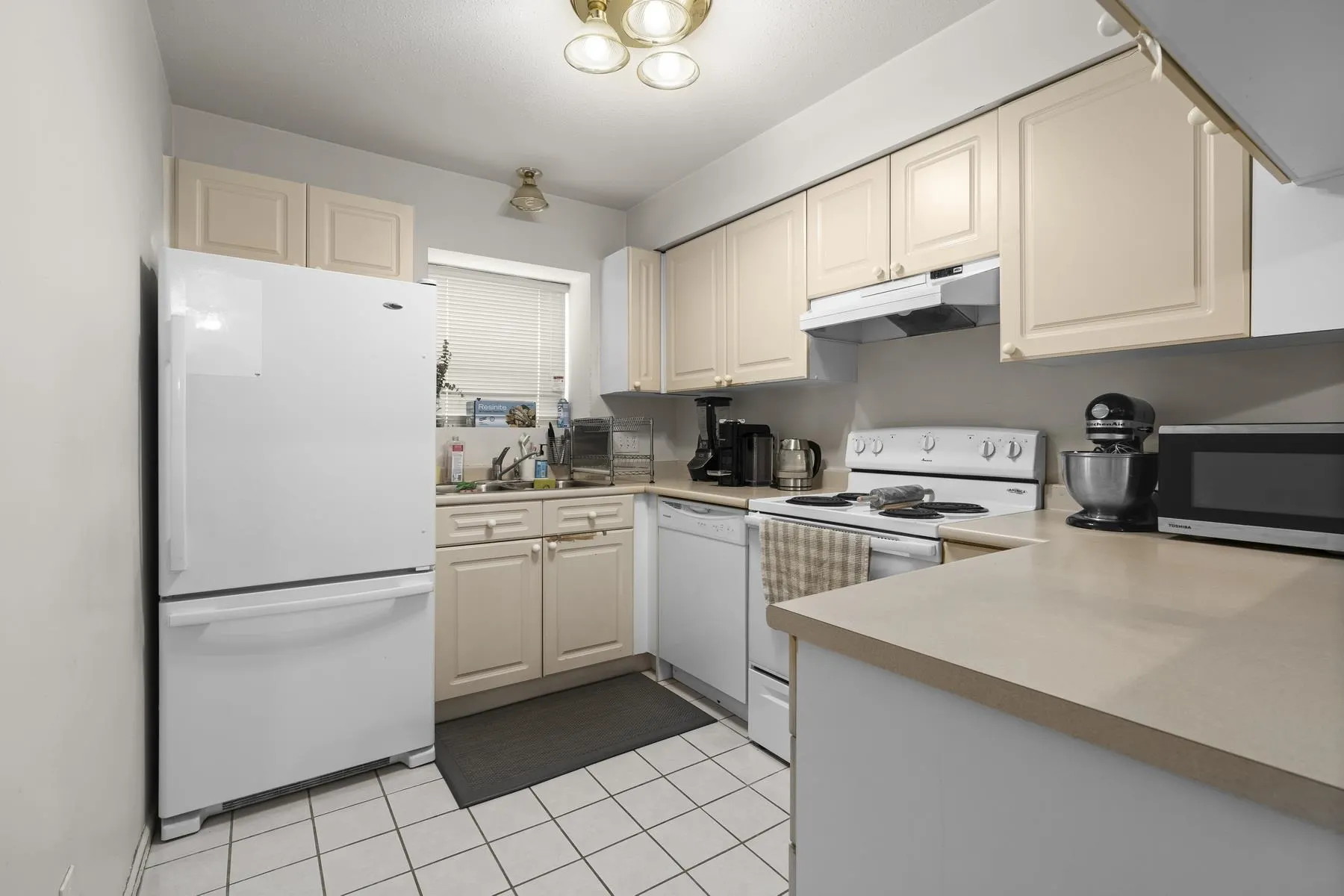 202 7011 Blundell Road